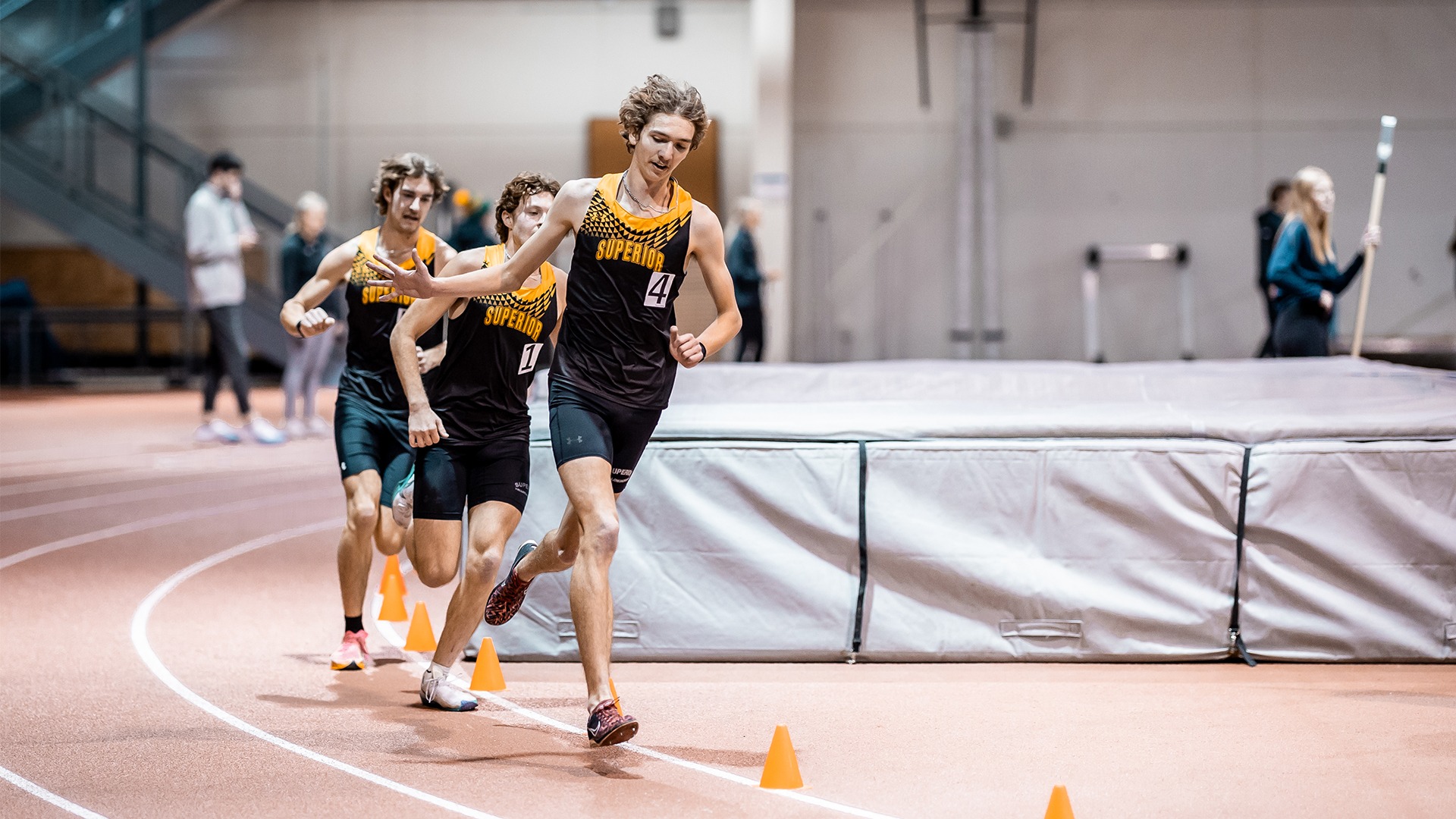 Dylan Uitto running around the bend.