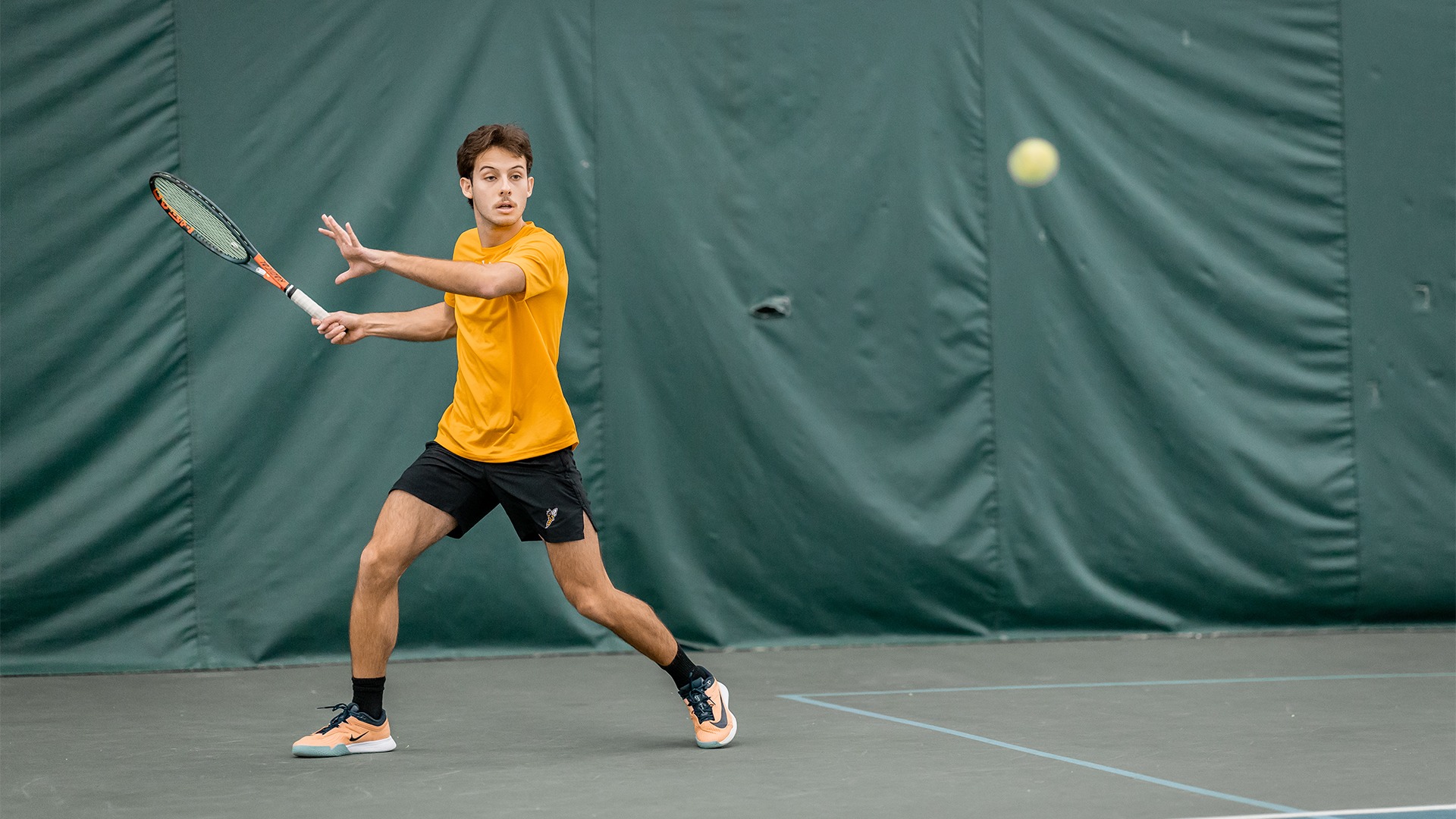 Igor Guetten Chaves winding up a return shot.
