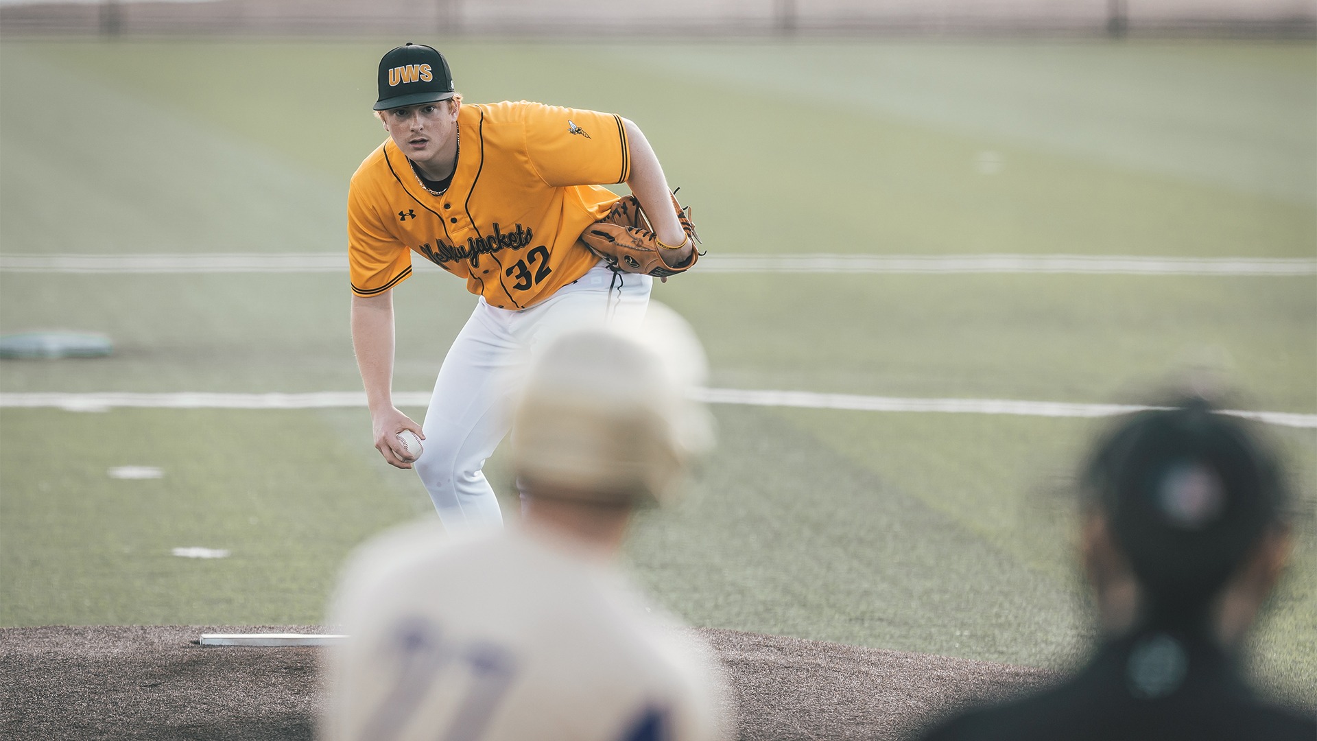 Kevin Rahe getting a sign on the mound.
