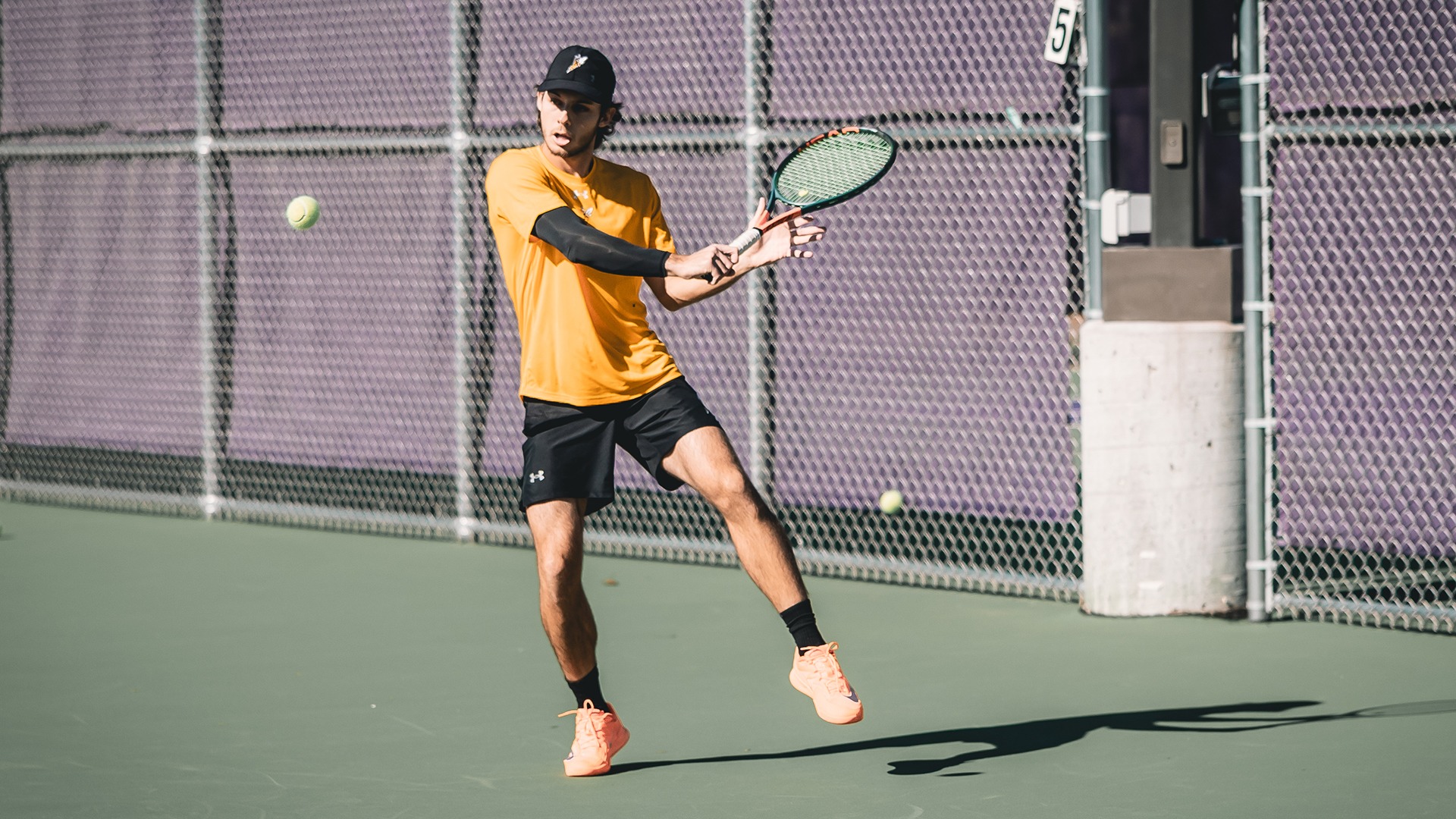 Igor Guetten Chaves attempts to return a ball. 