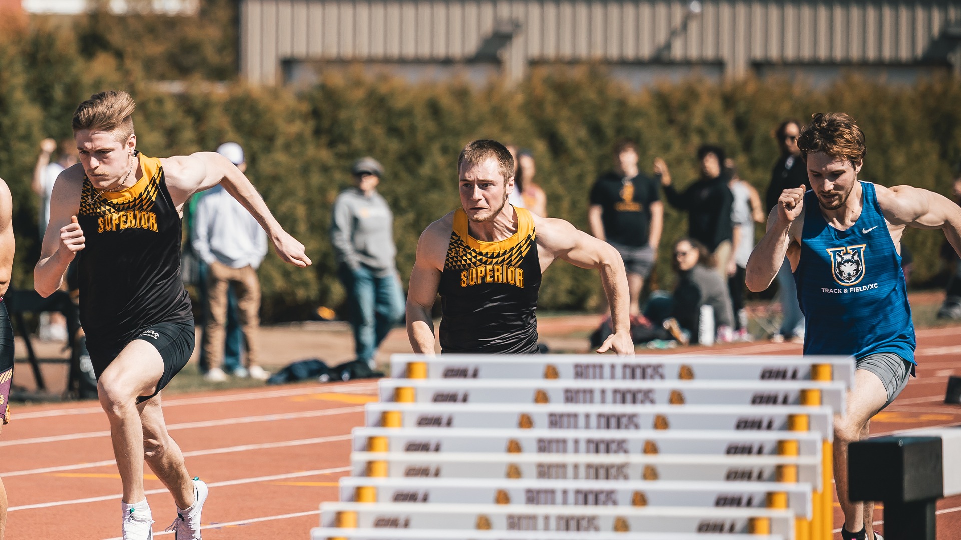 Ed Hakanson sprinting down the track.