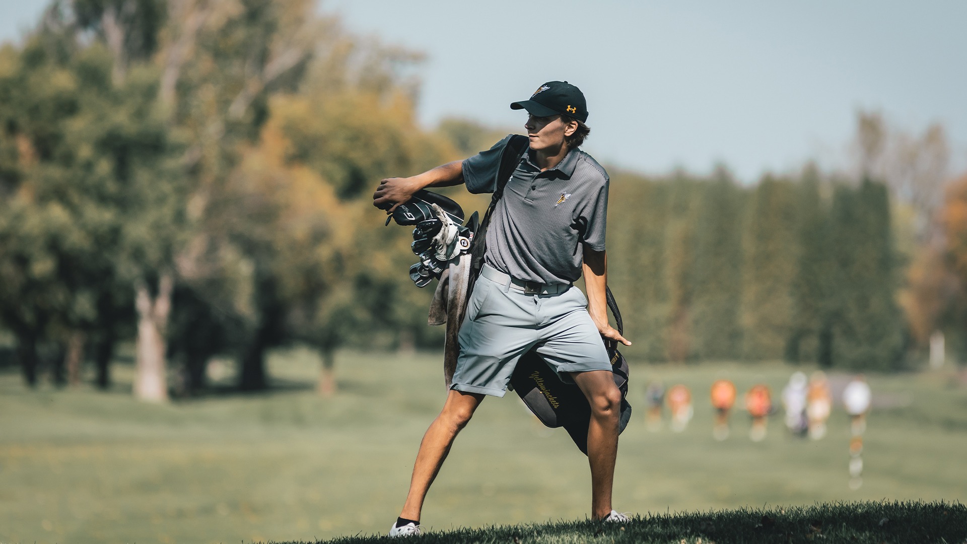 Trevor Durfee carrying his clubs.