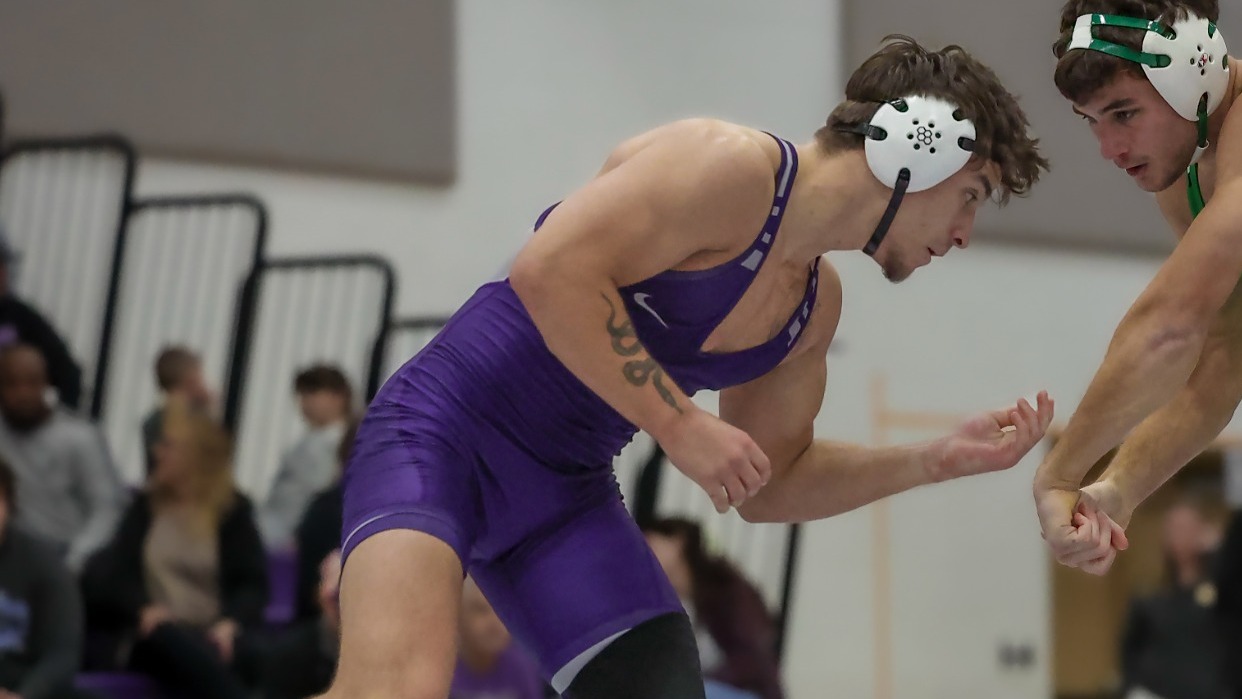 Dominik Mallinder wrestling