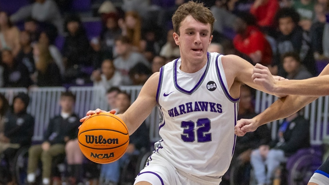 Luke Bara drives to the lane