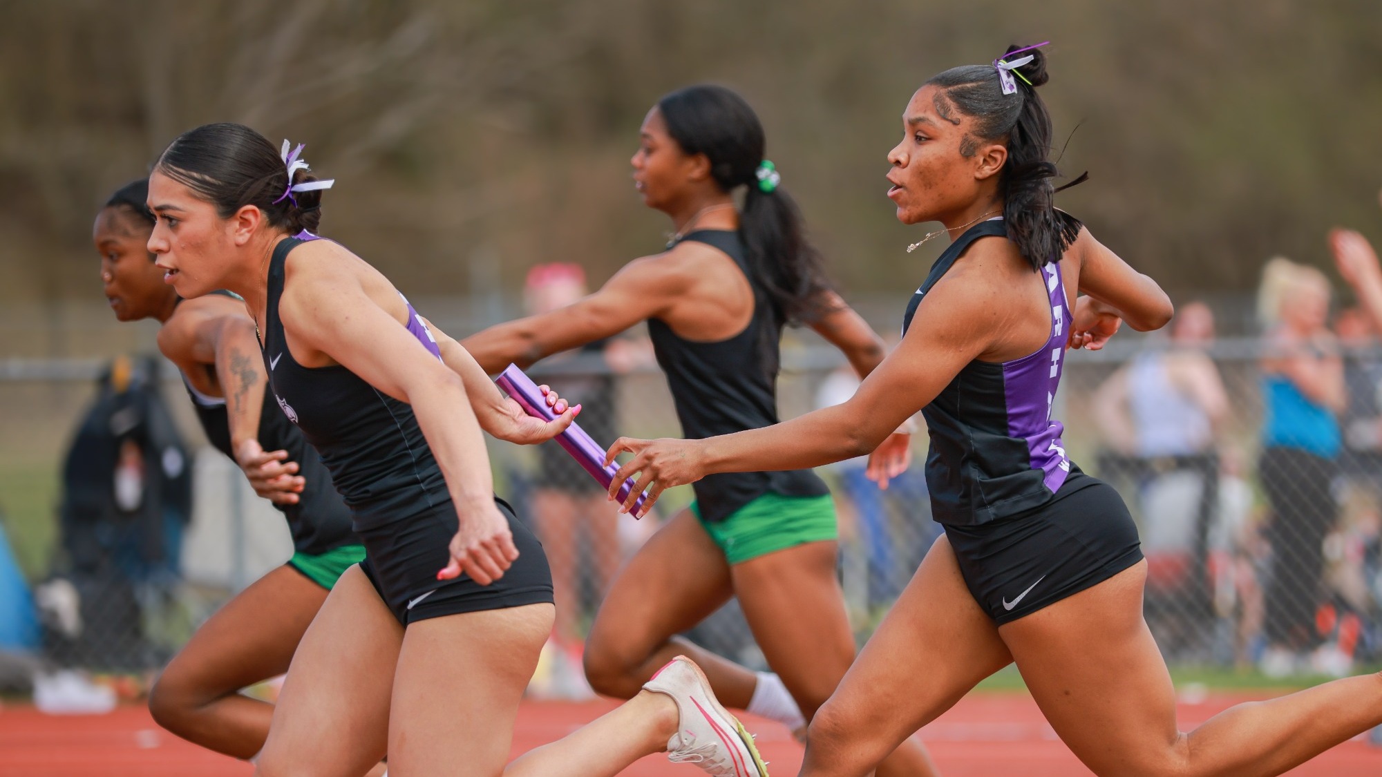 Warhawks break the record in the 4x100