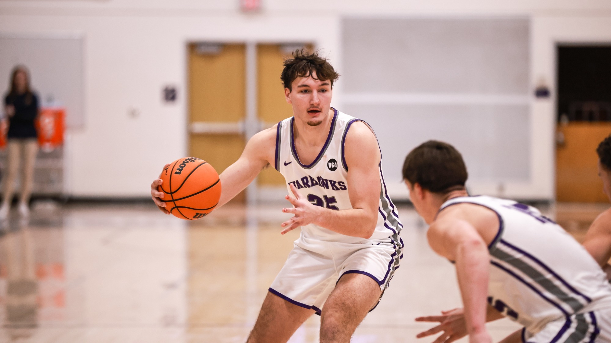 Marino looking for Madson posting-up