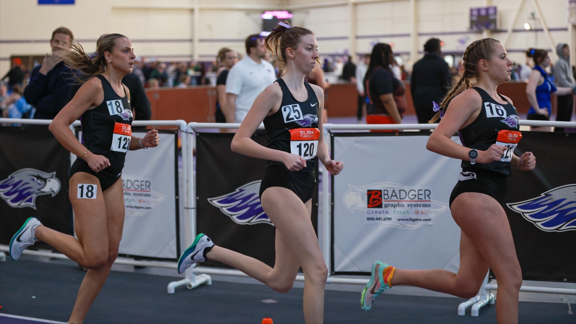 3000m women's track runners