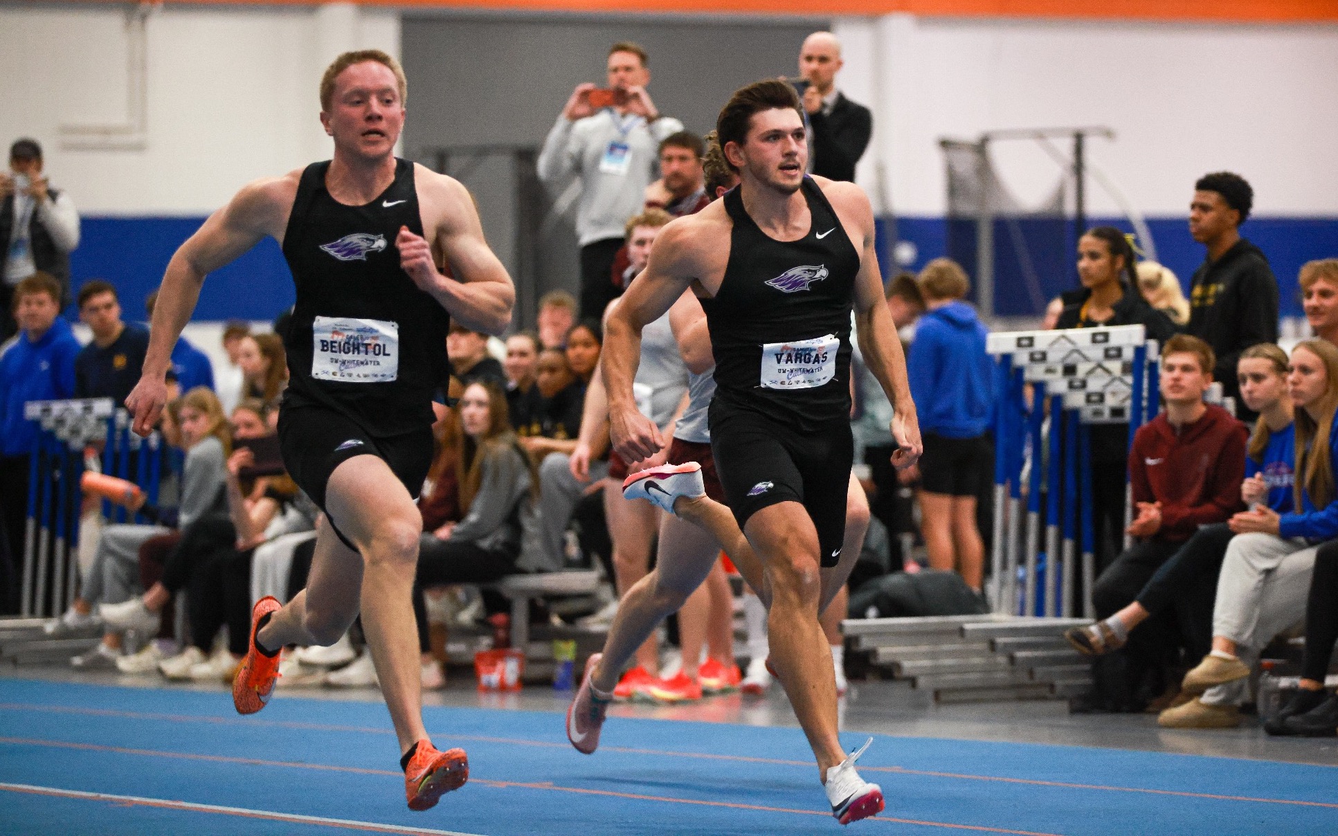 Vargas & Beightol compete side by side in 60m dash