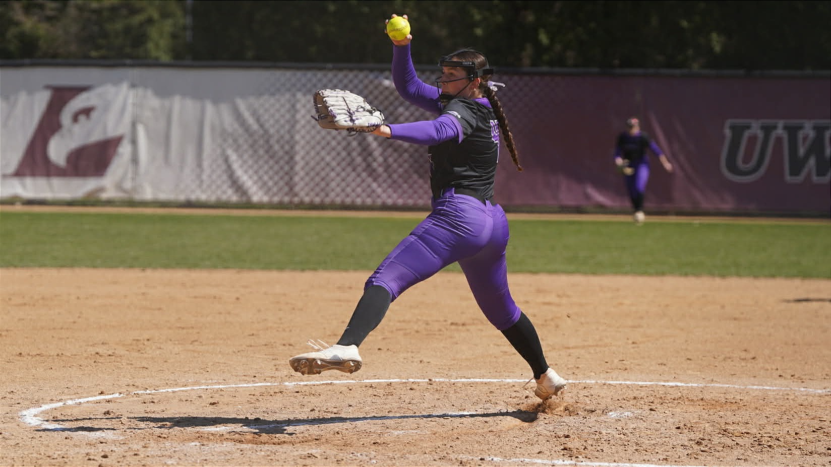 Josie Hammen pitching at UWL