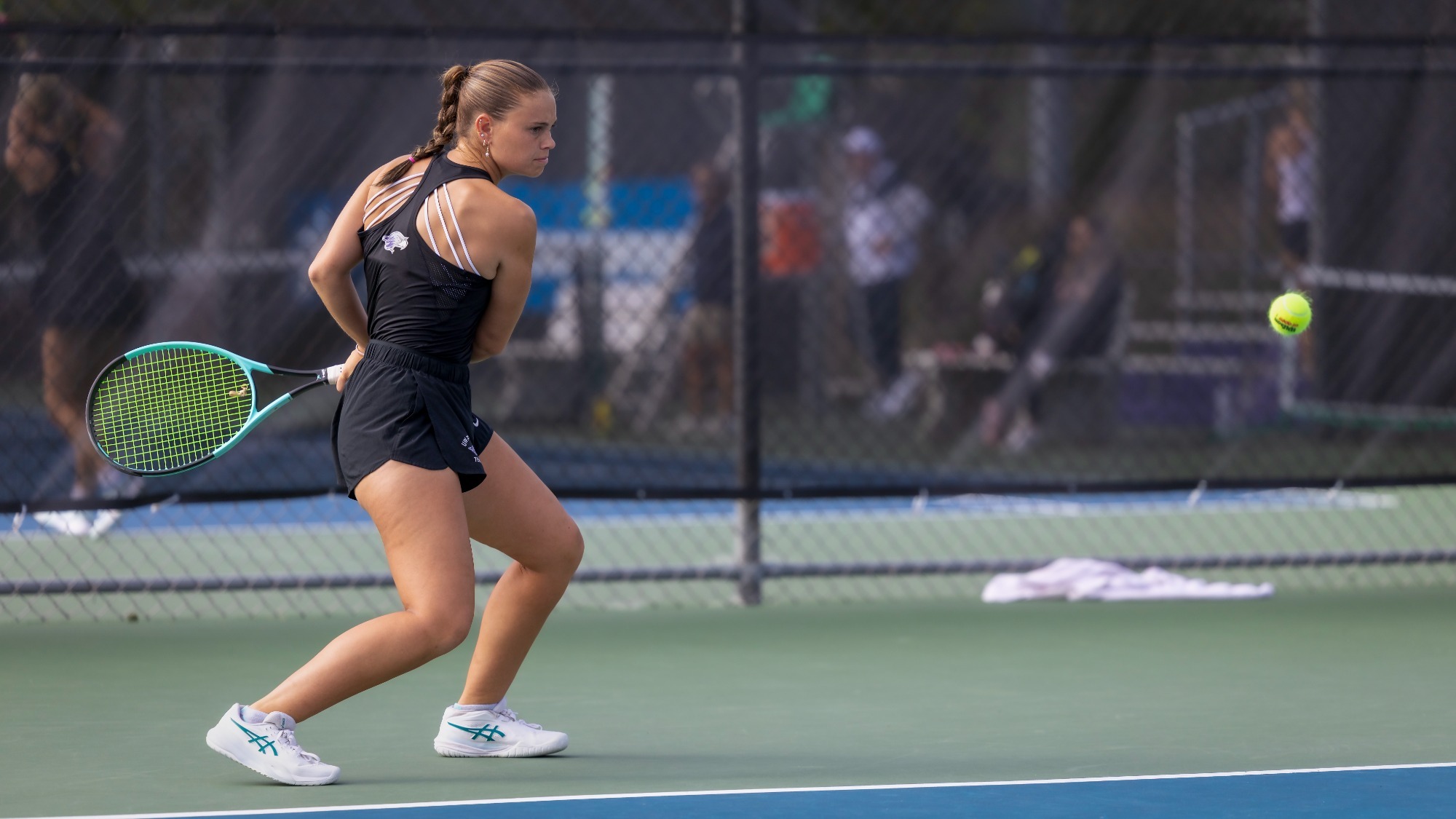 Weaver preparing for backhand shot