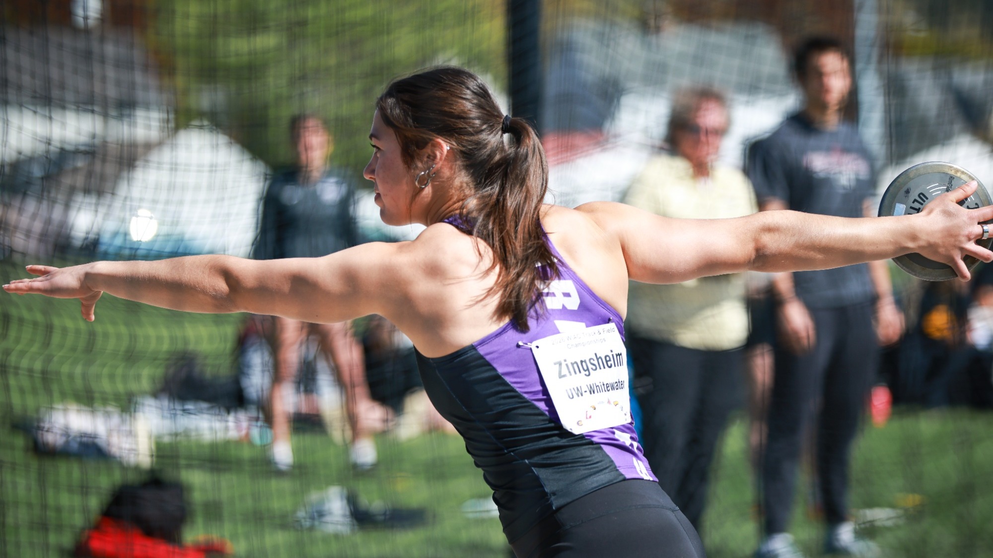 Caitlin Zingsheim competes in the discus at the WIAC Outdoor Championships