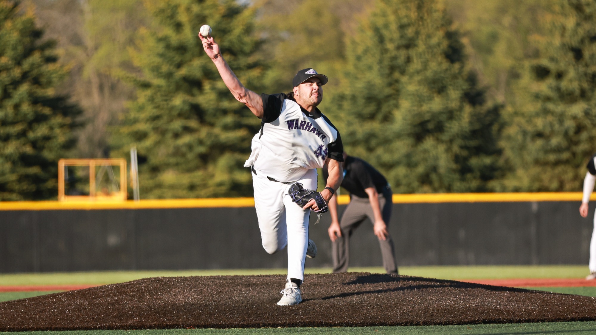 Taschner dealing from mound in WIAC vs UWRF