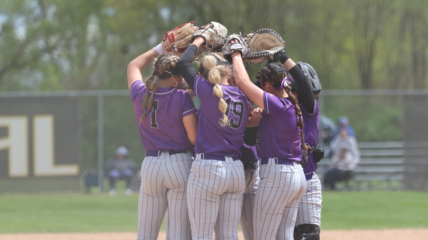 Warhawks huddle at the mound