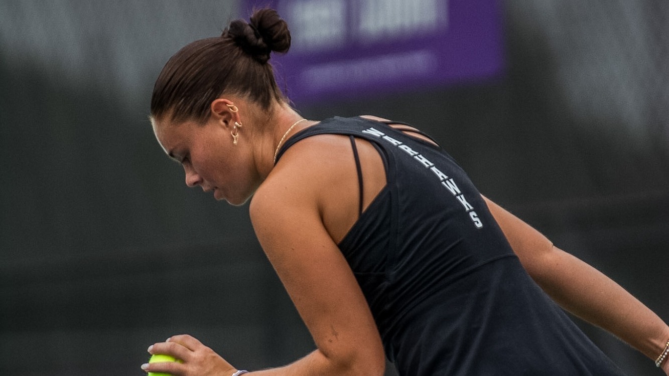 Weaver preparing for serve