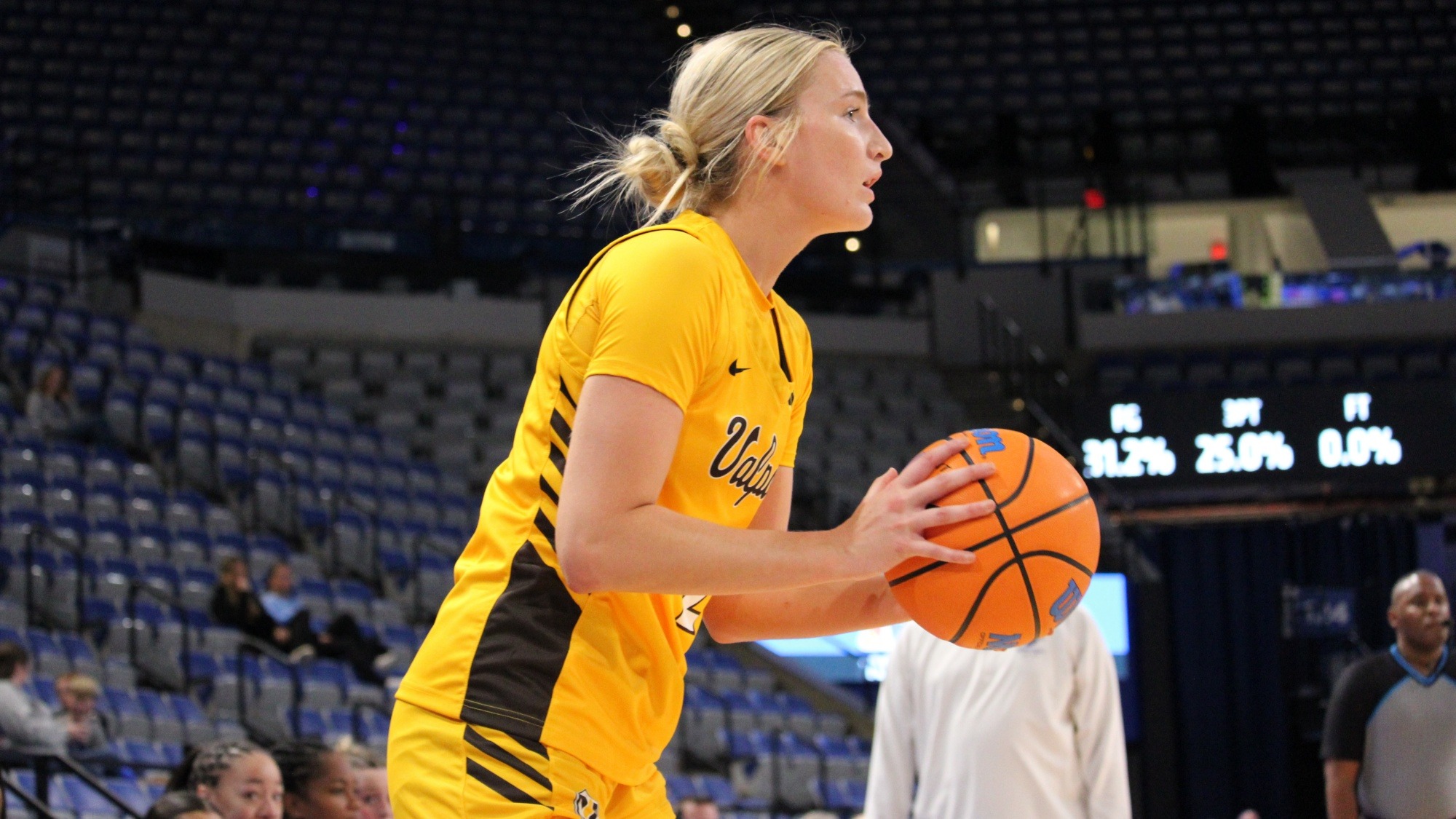 2024-25 WBB Maci Rhoades action shot