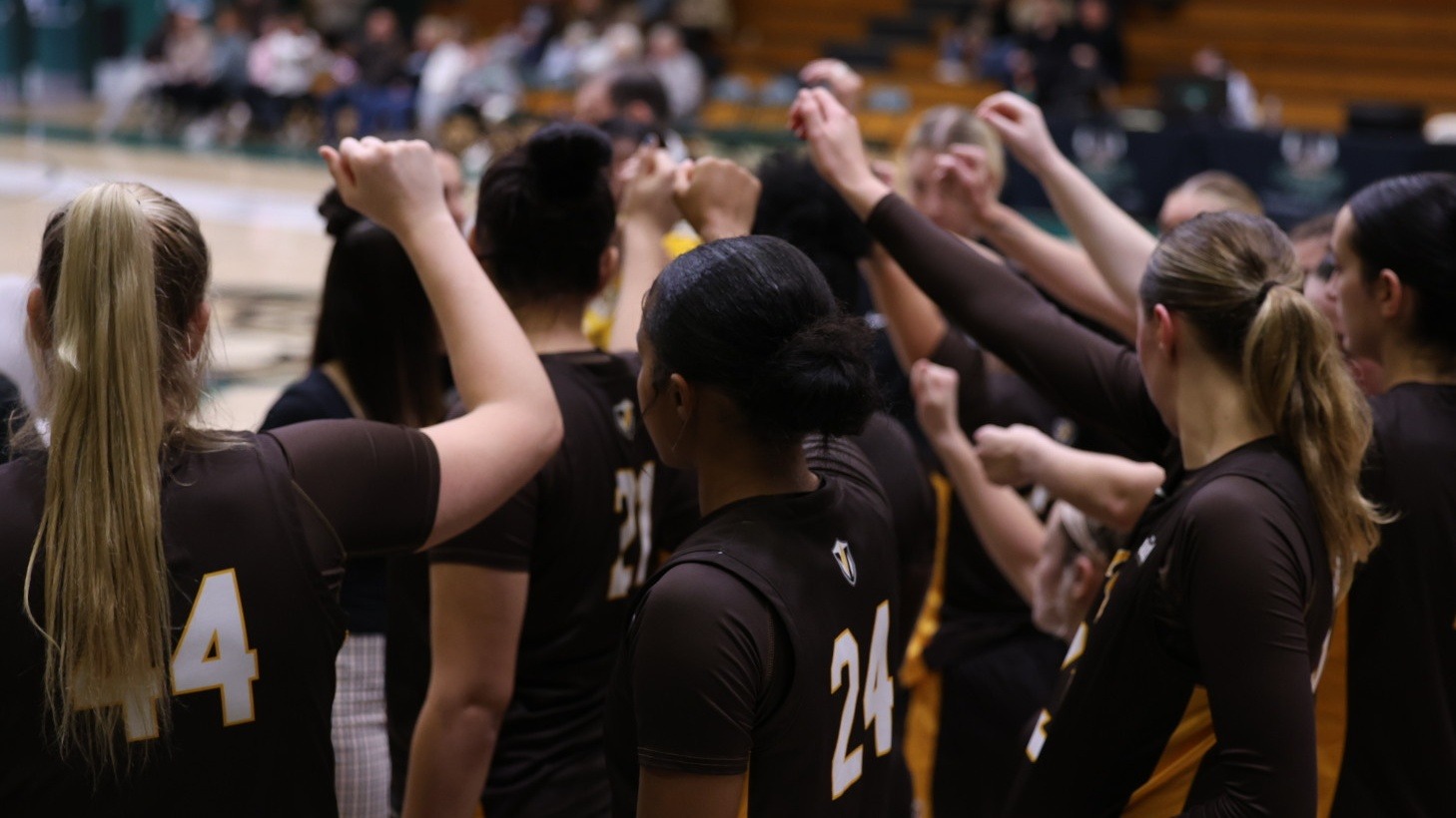 2025-26 WBB Team huddle shot
