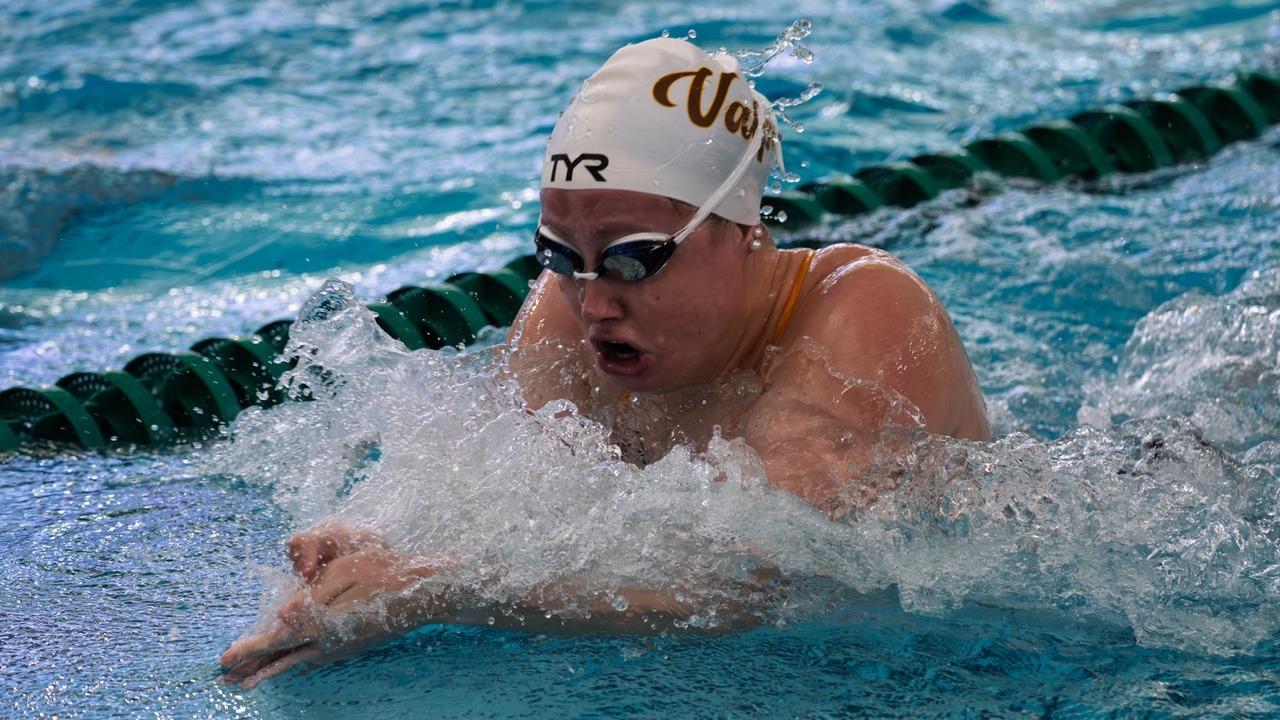 2025-26 WSWM Natalie Eaton action shot