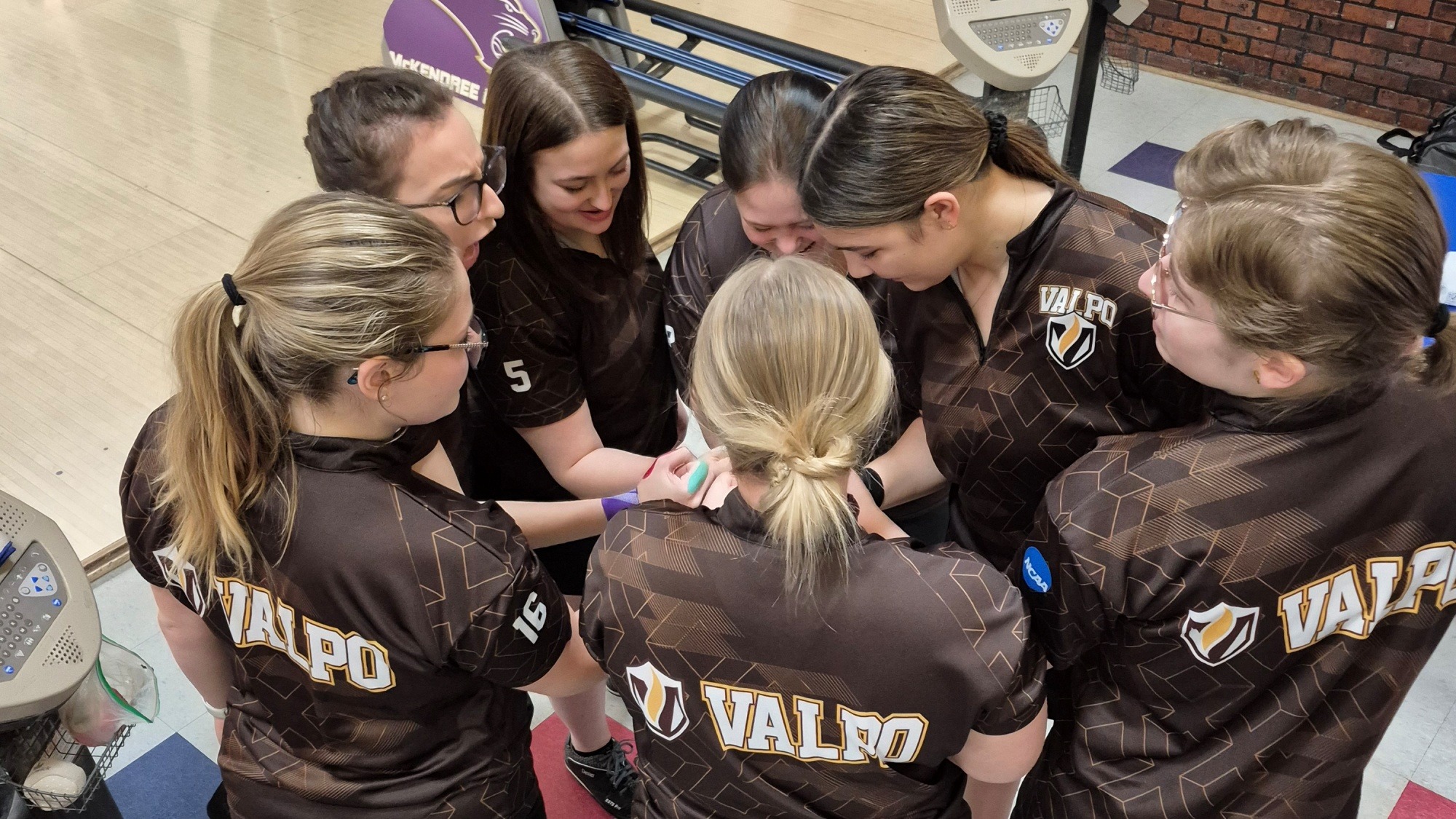 2025-26 BWL Team Huddle photo