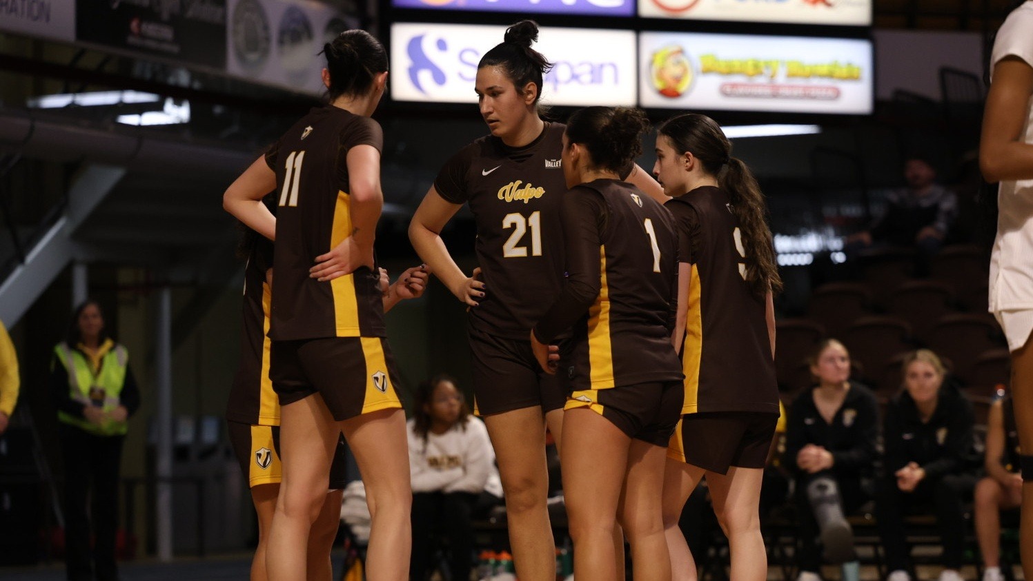 2025-26 WBB Players in Huddle shot