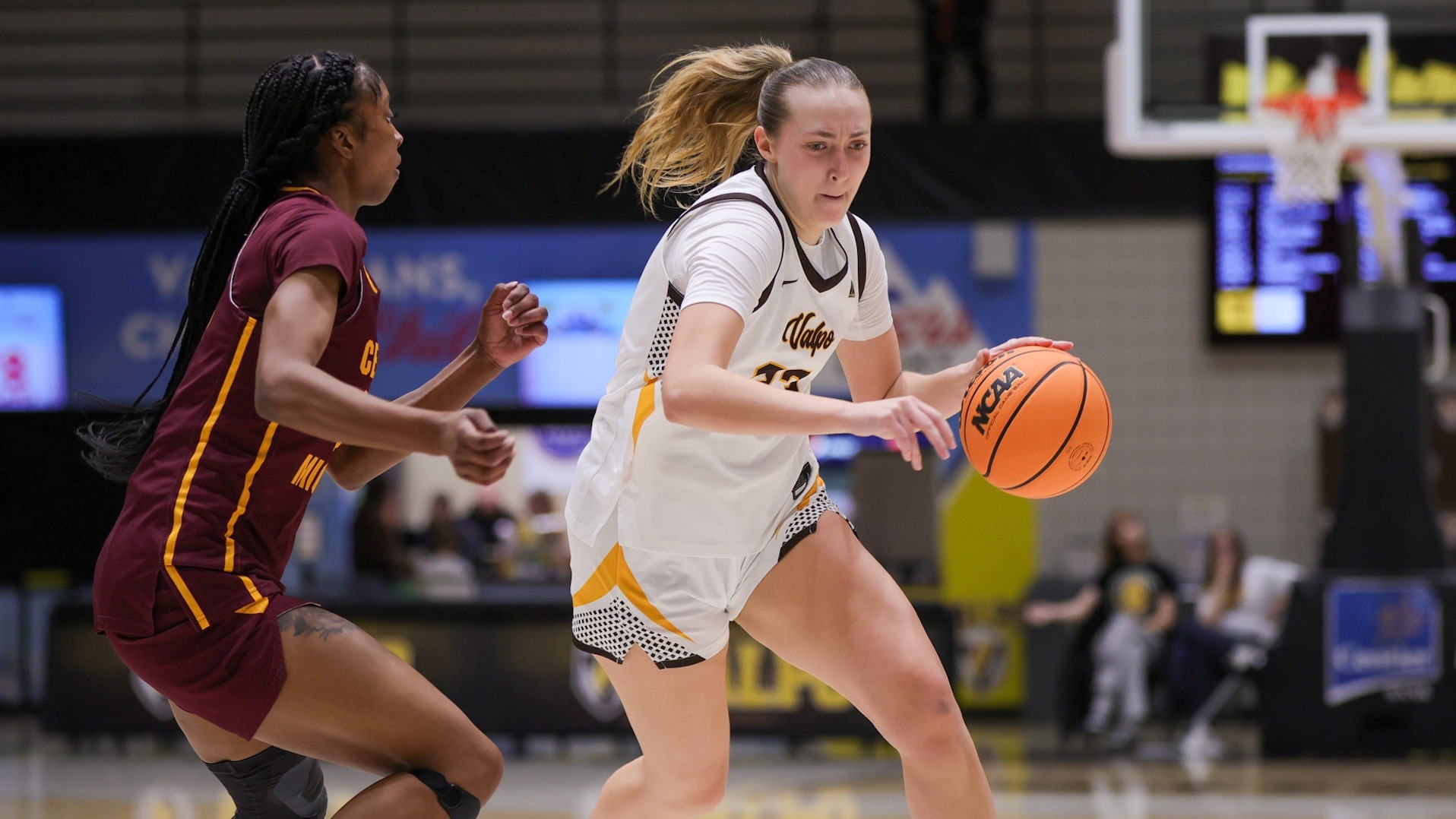 2025-26 WBB Kylie Waytashek action shot