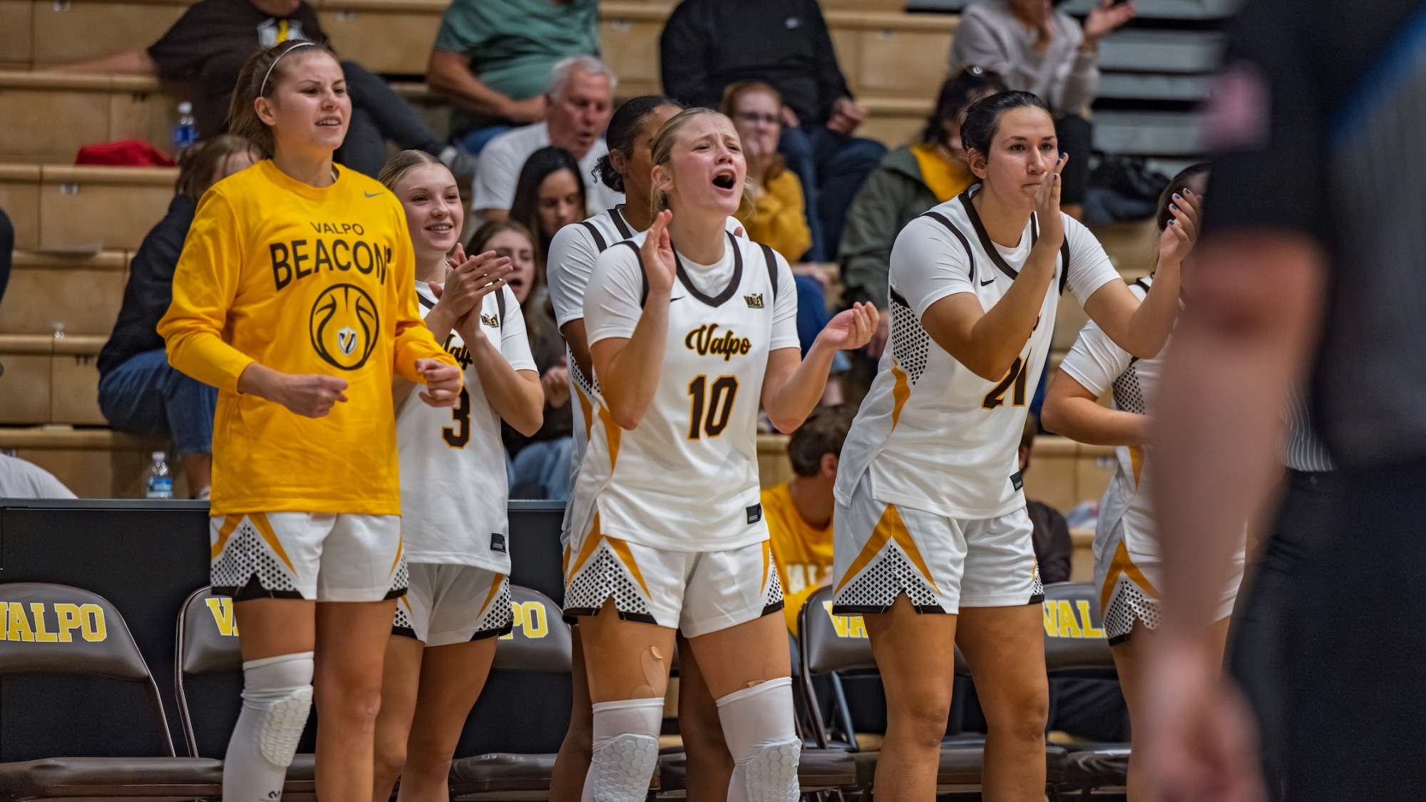 2025-26 WBB Bench Reaction shot