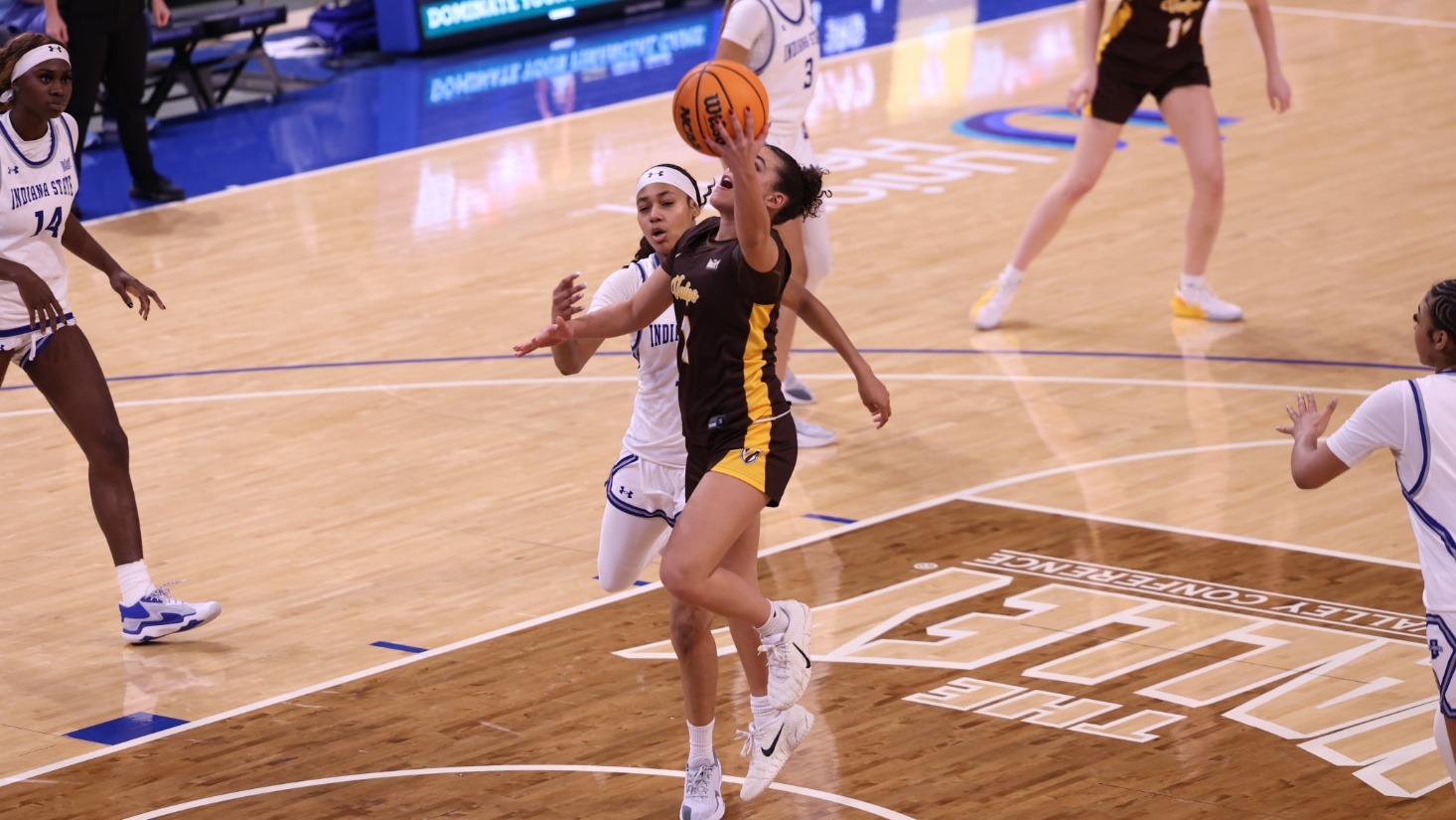 2025-26 WBB Allia von Schlegell action shot