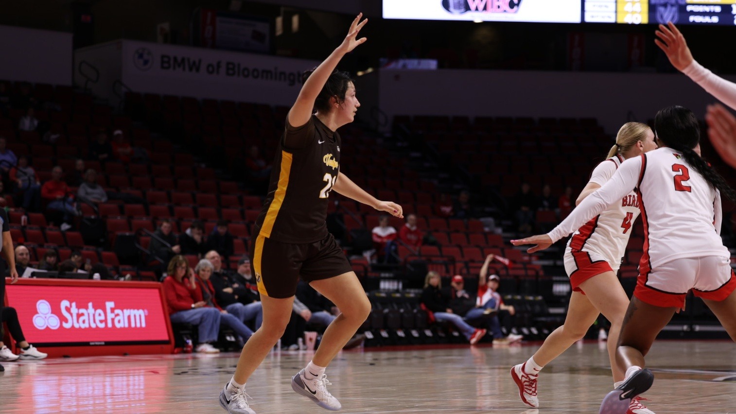 2025-26 WBB Milana Nenadic action shot