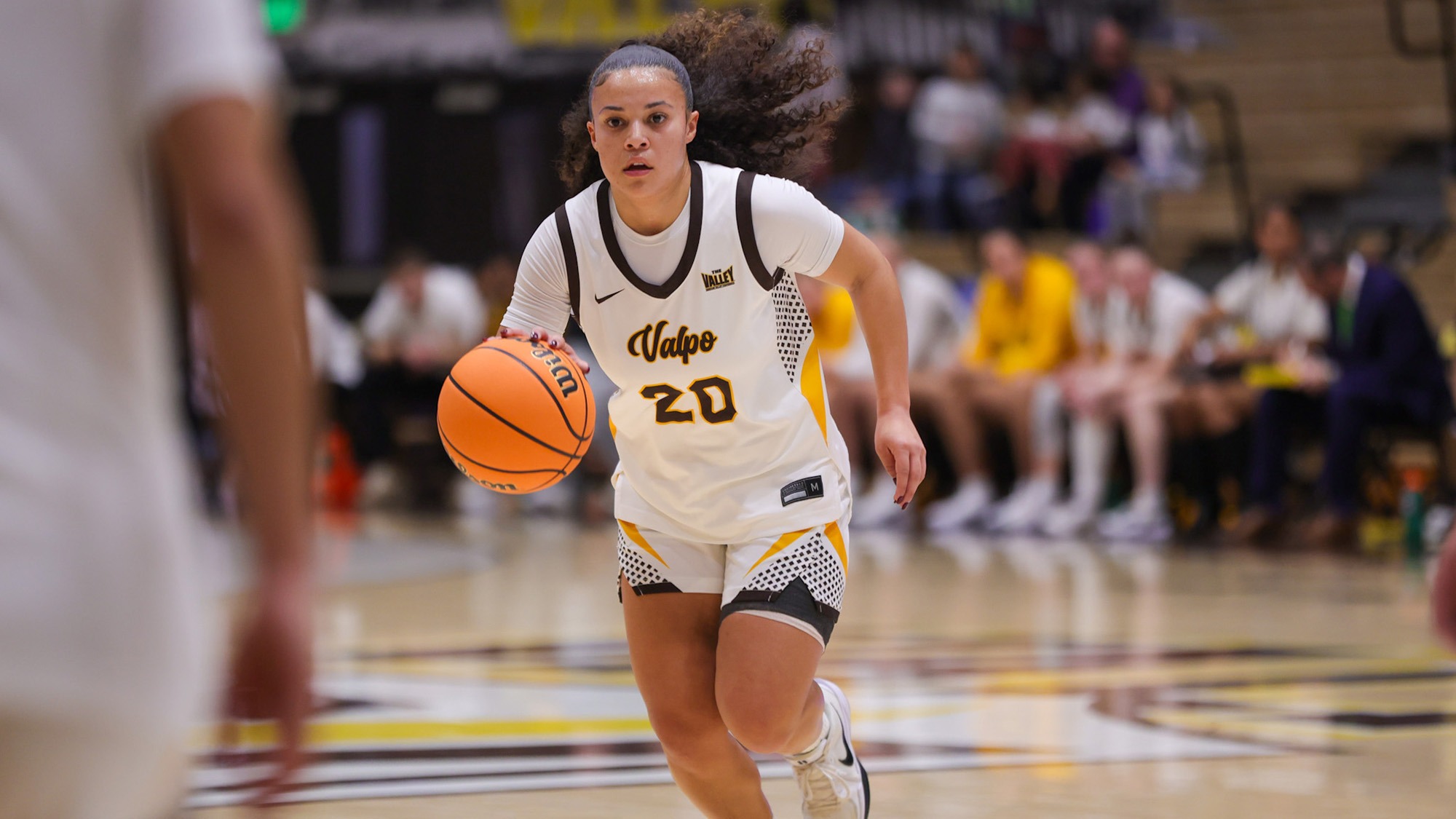 2025-26 WBB Mikayla Huffine action shot