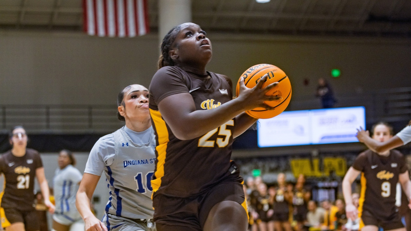 2025-26 WBB Kayla Sullivan action shot