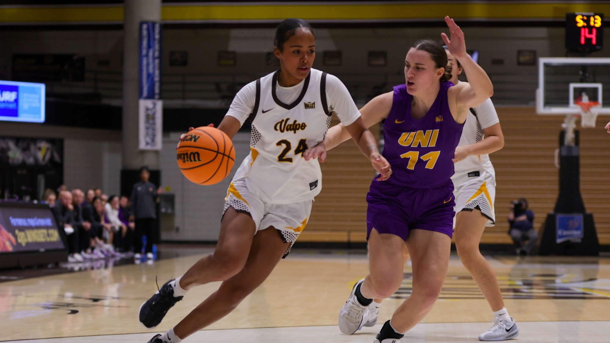 2025-26 WBB Kayla Preston action shot