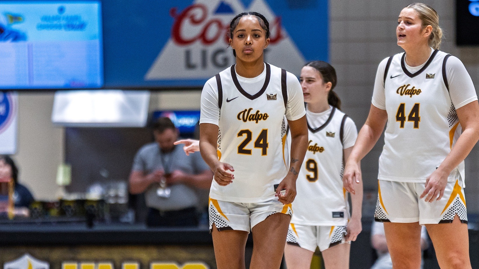 2025-26 WBB Kayla Preston action shot