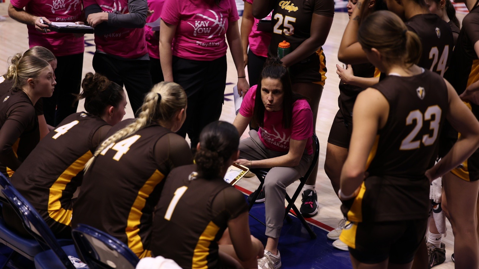 2025-26 WBB Courtney Boyd action shot