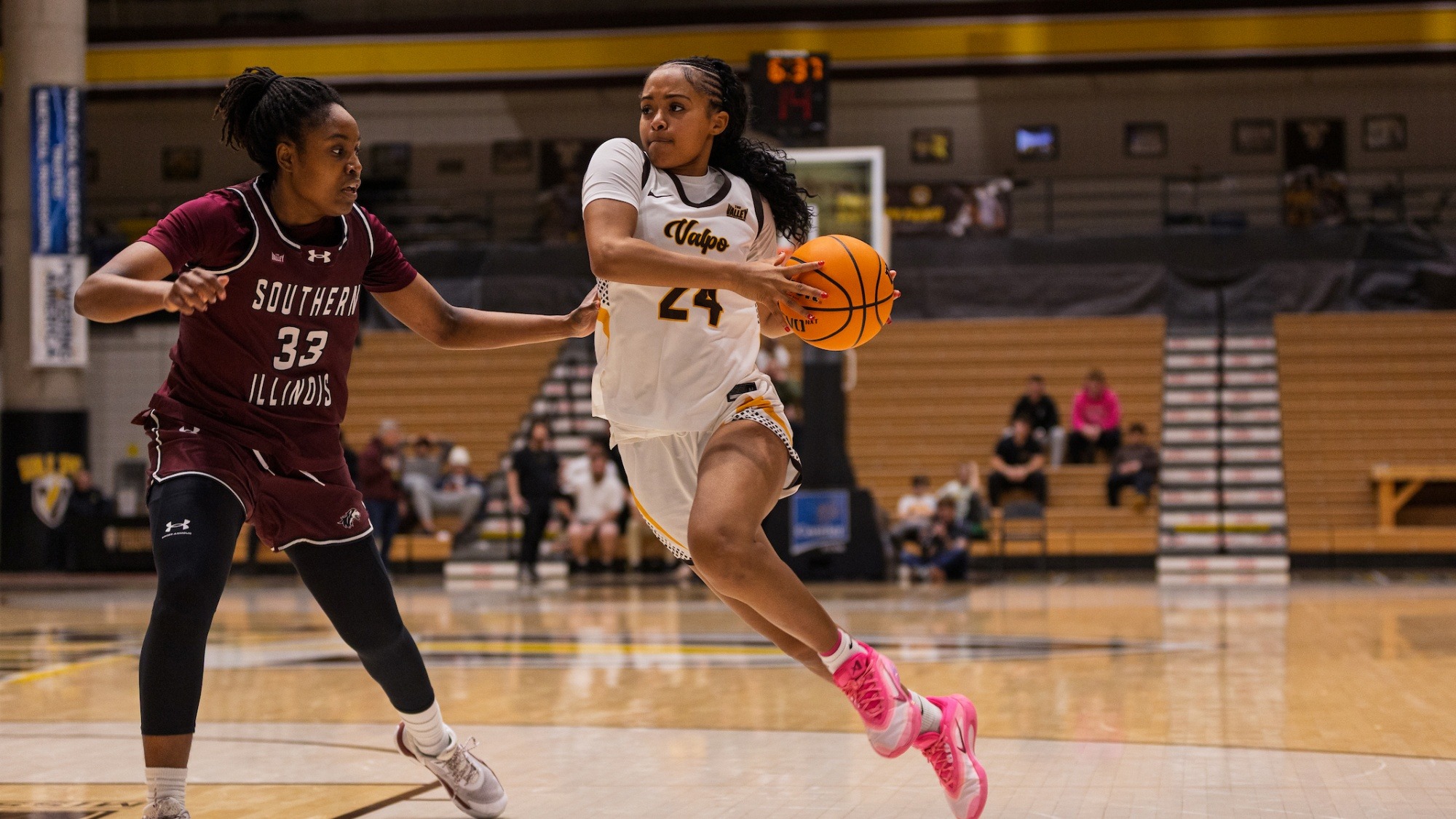 2025-26 WBB Kayla Preston action shot