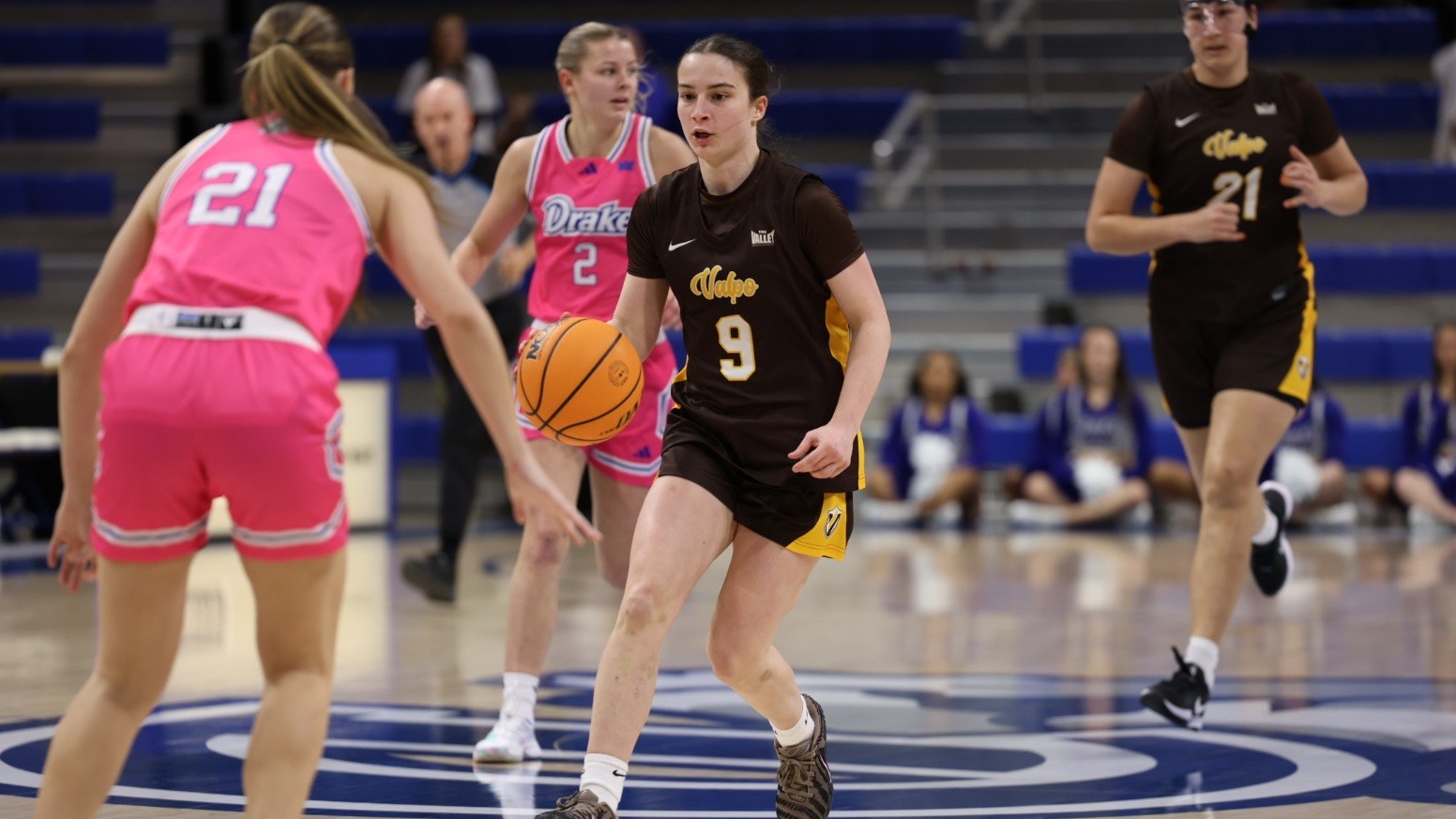 2025-26 WBB Mor Shabtai action shot