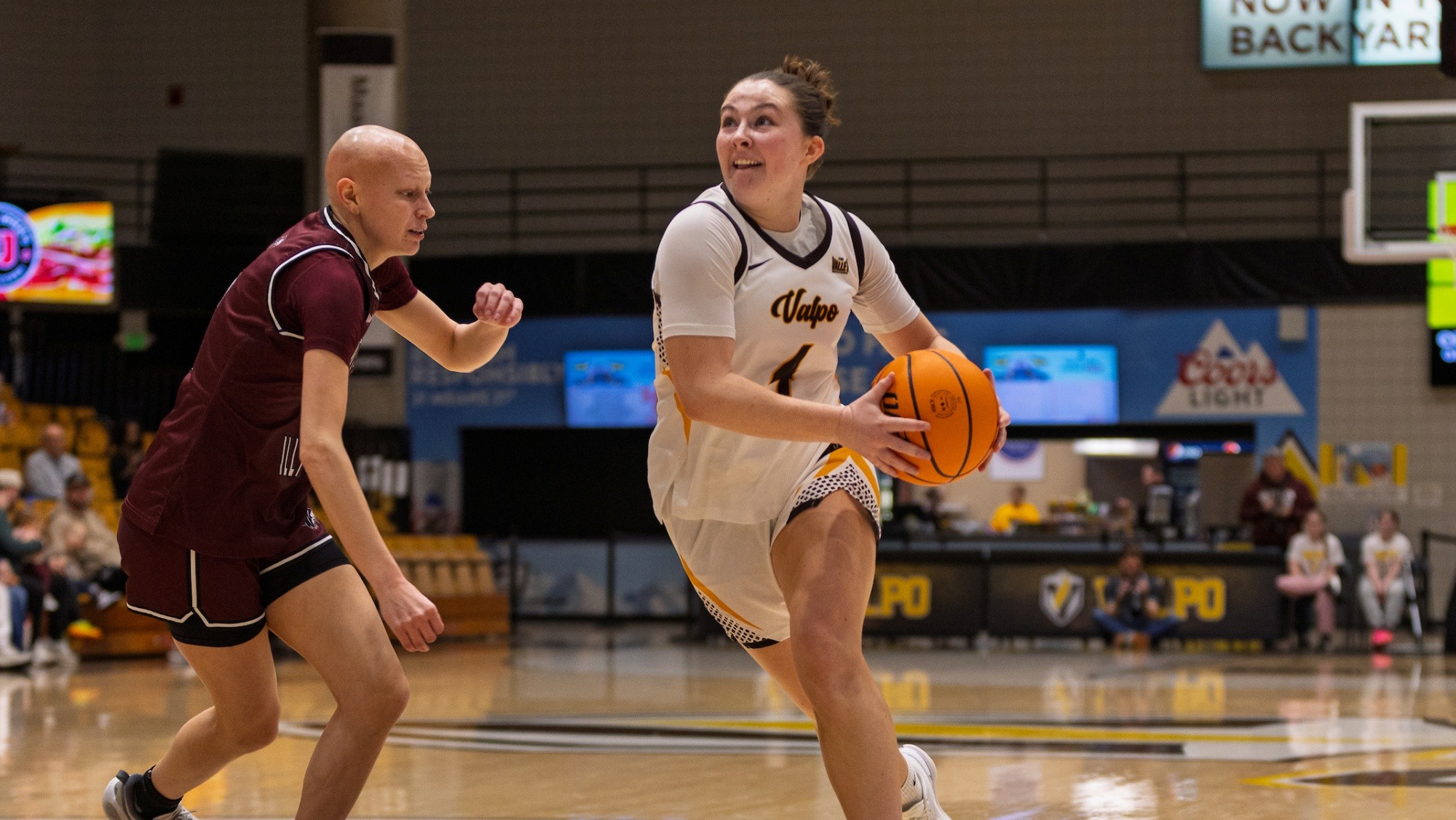 2025-26 WBB Fiona Connolly action shot