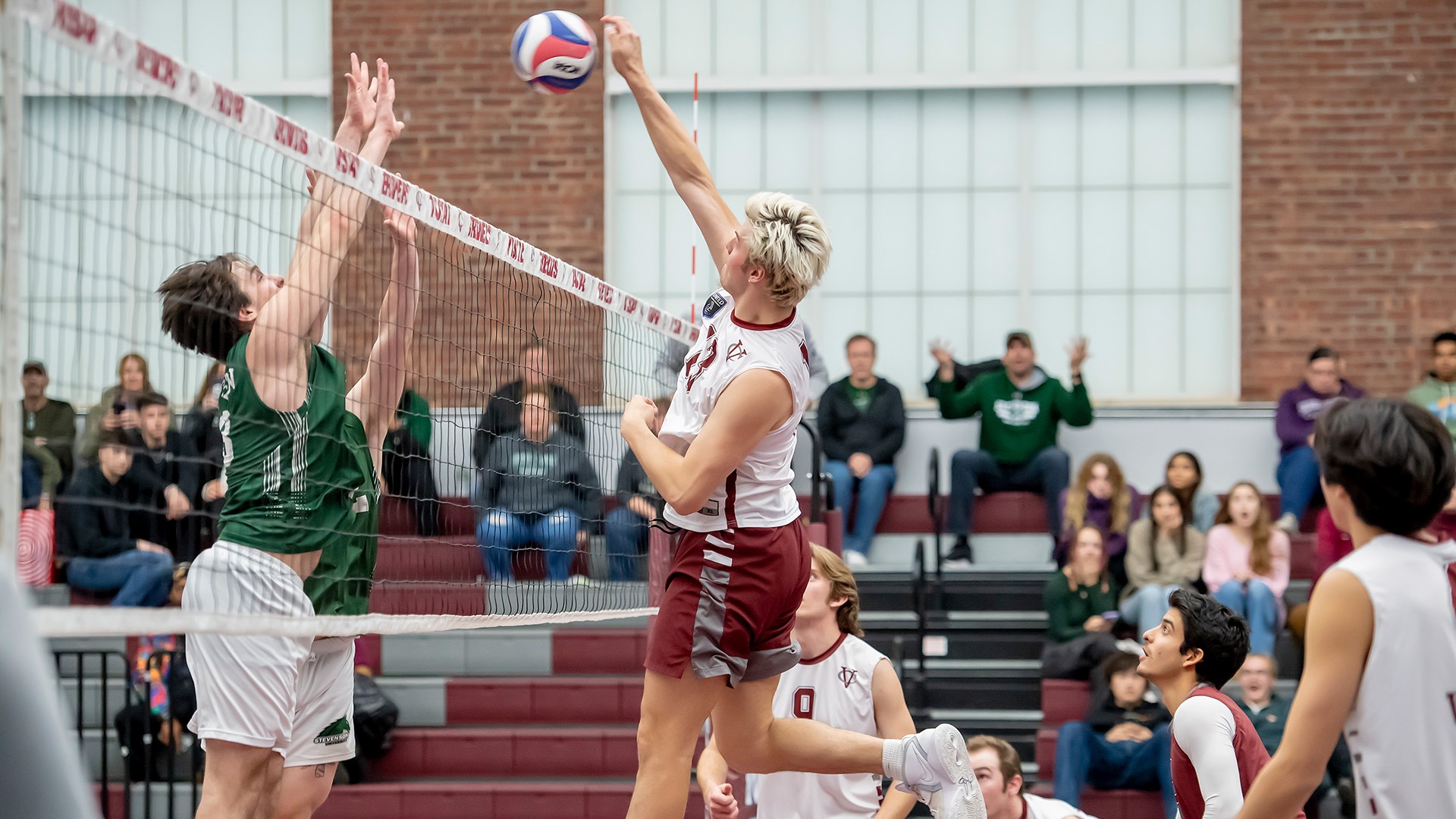 2 Men's Volleyball Wins 14th Straight in Road Win Over Elmira Vassar