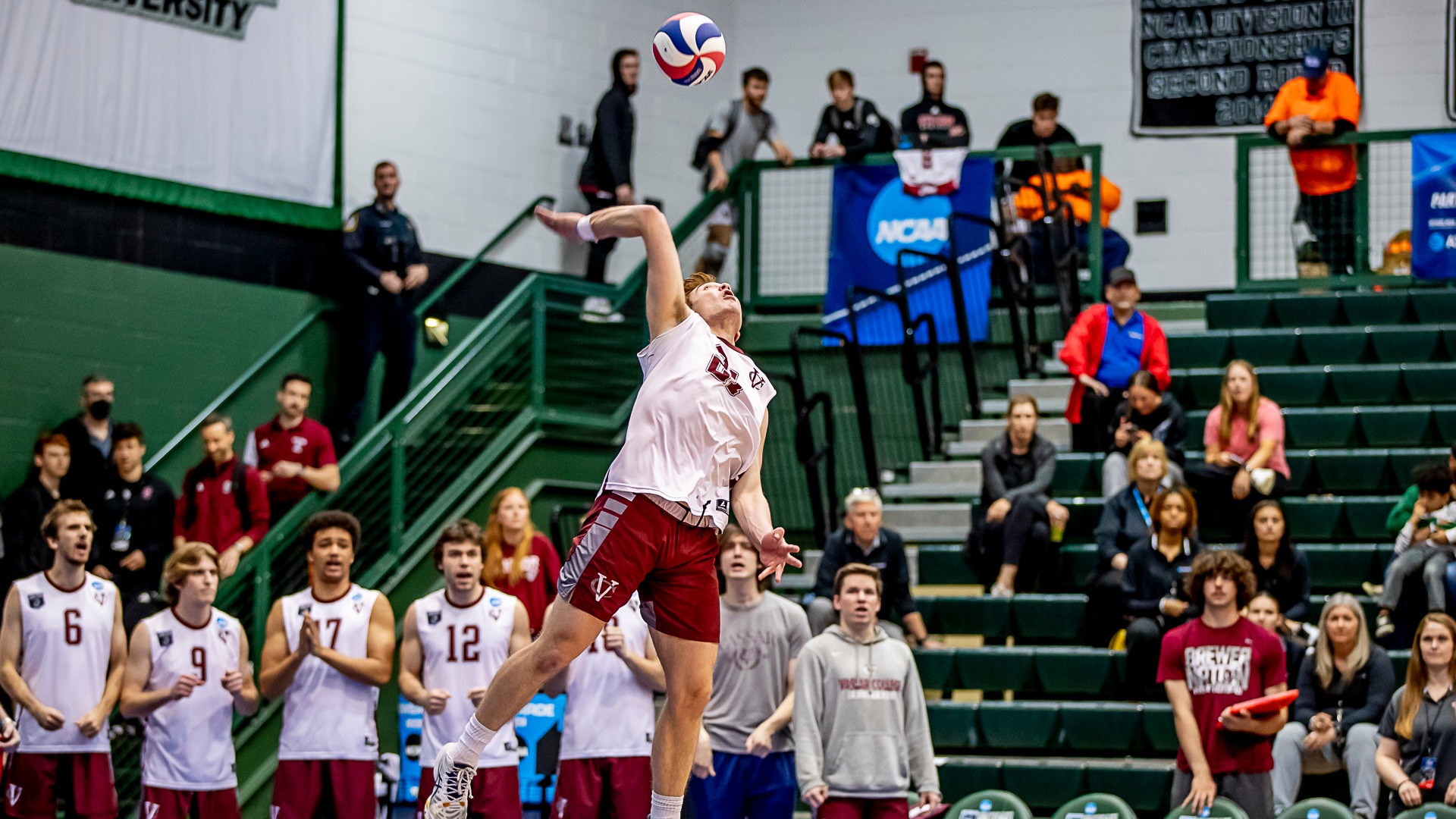 6 Men's Volleyball Closes the Classic With Sweep of Endicott