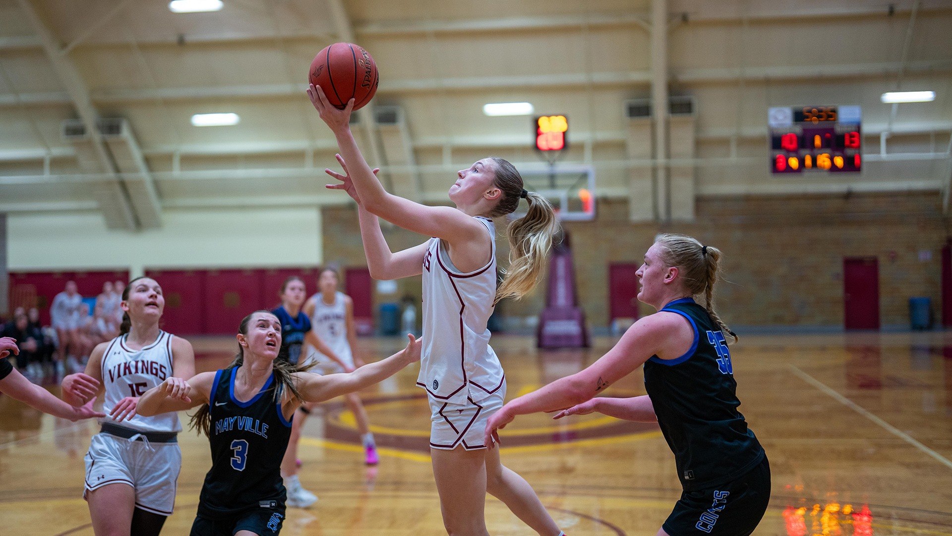 Abby Aslesen goin up for a layup