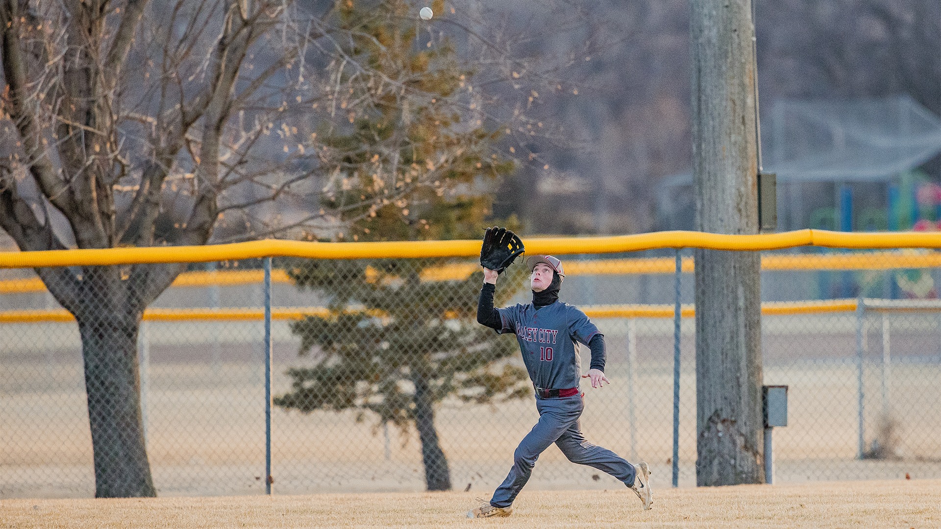 Vikings catches fly ball.