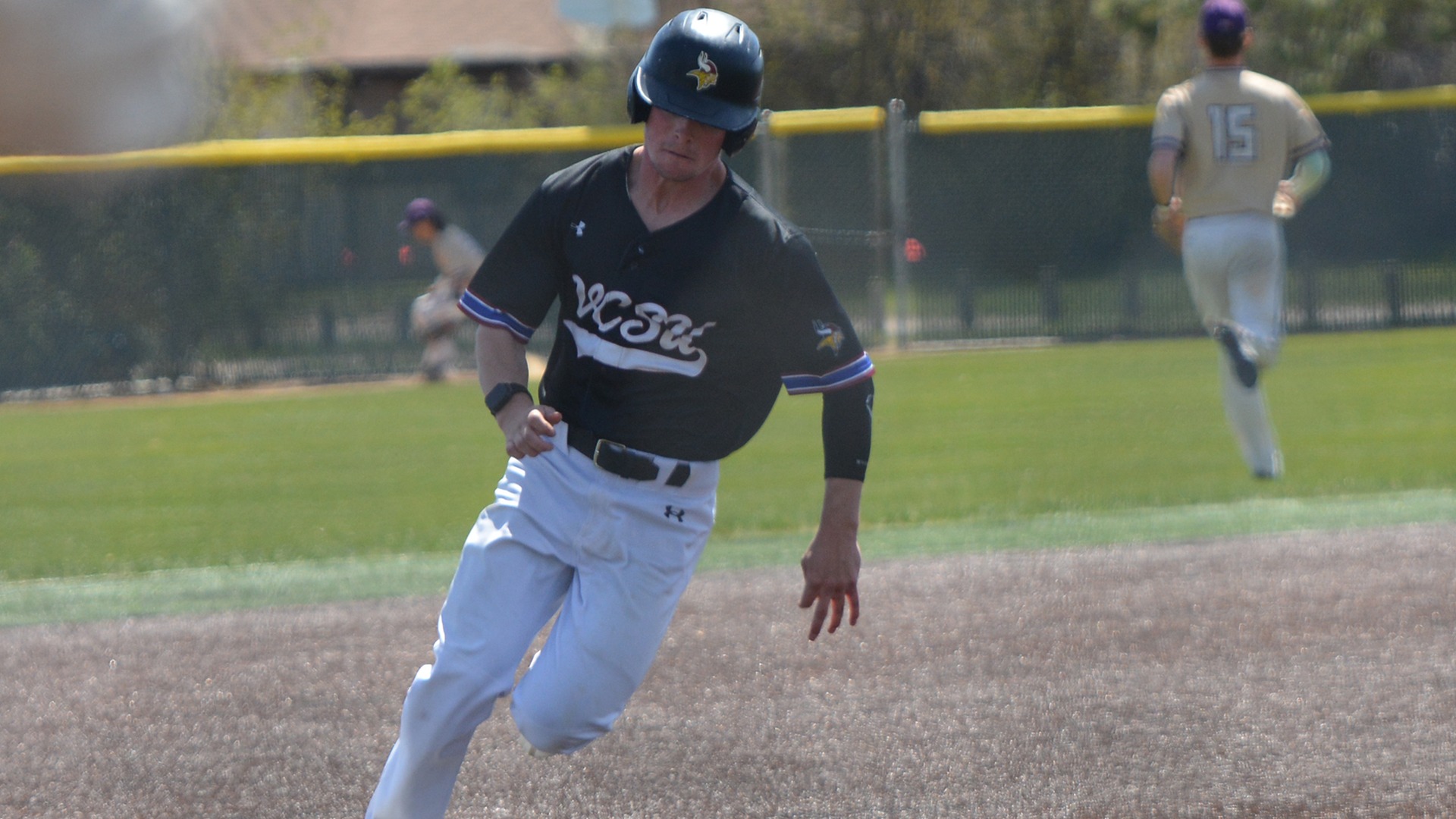 Connor Hoyt Rounding Third