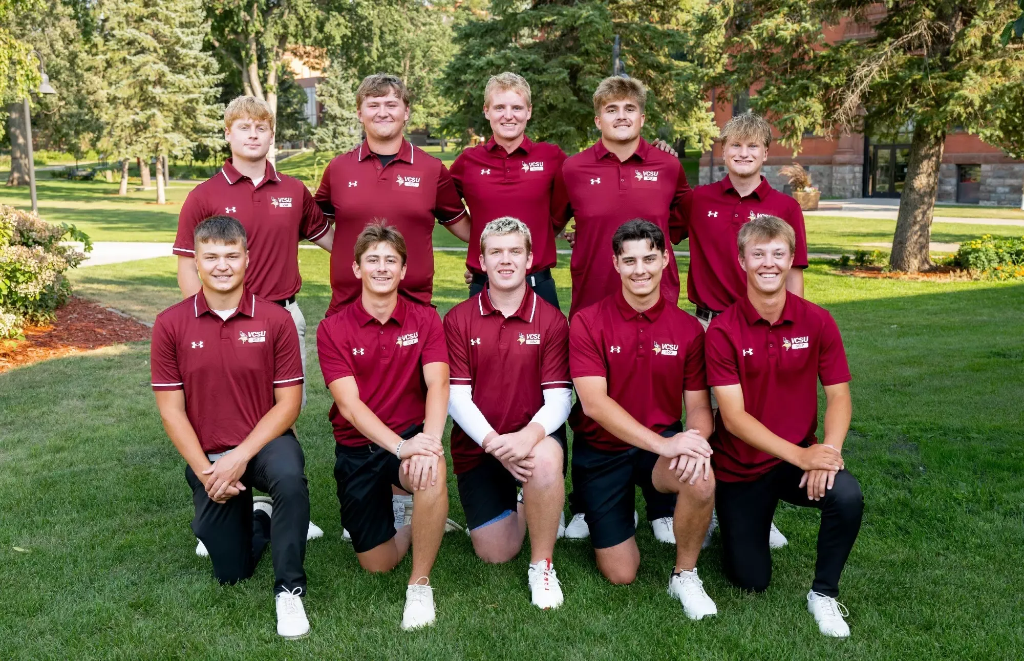 The VCSU men’s golf team poses together and smiles for its official team photo.