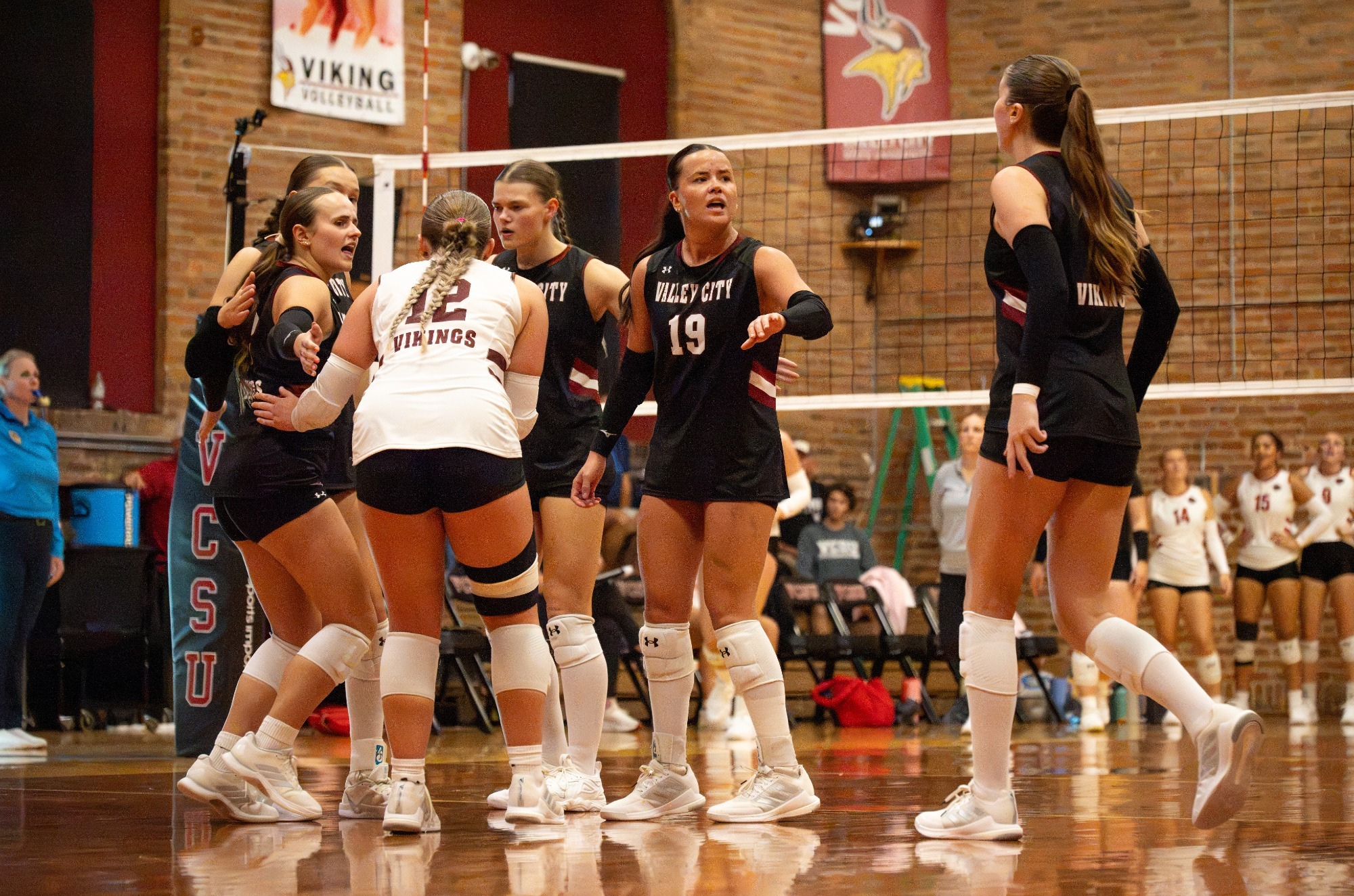 VCSU VB vs. MT Western- Team gathers to discuss the current state of the game.