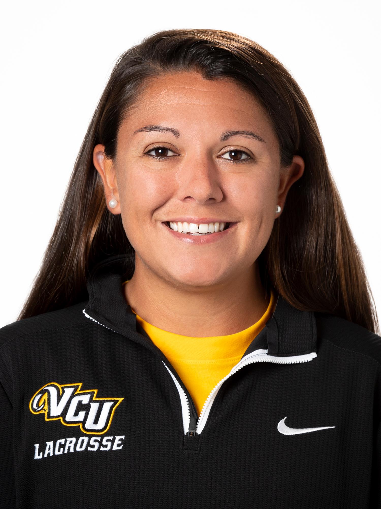Nicole Flores Headshot