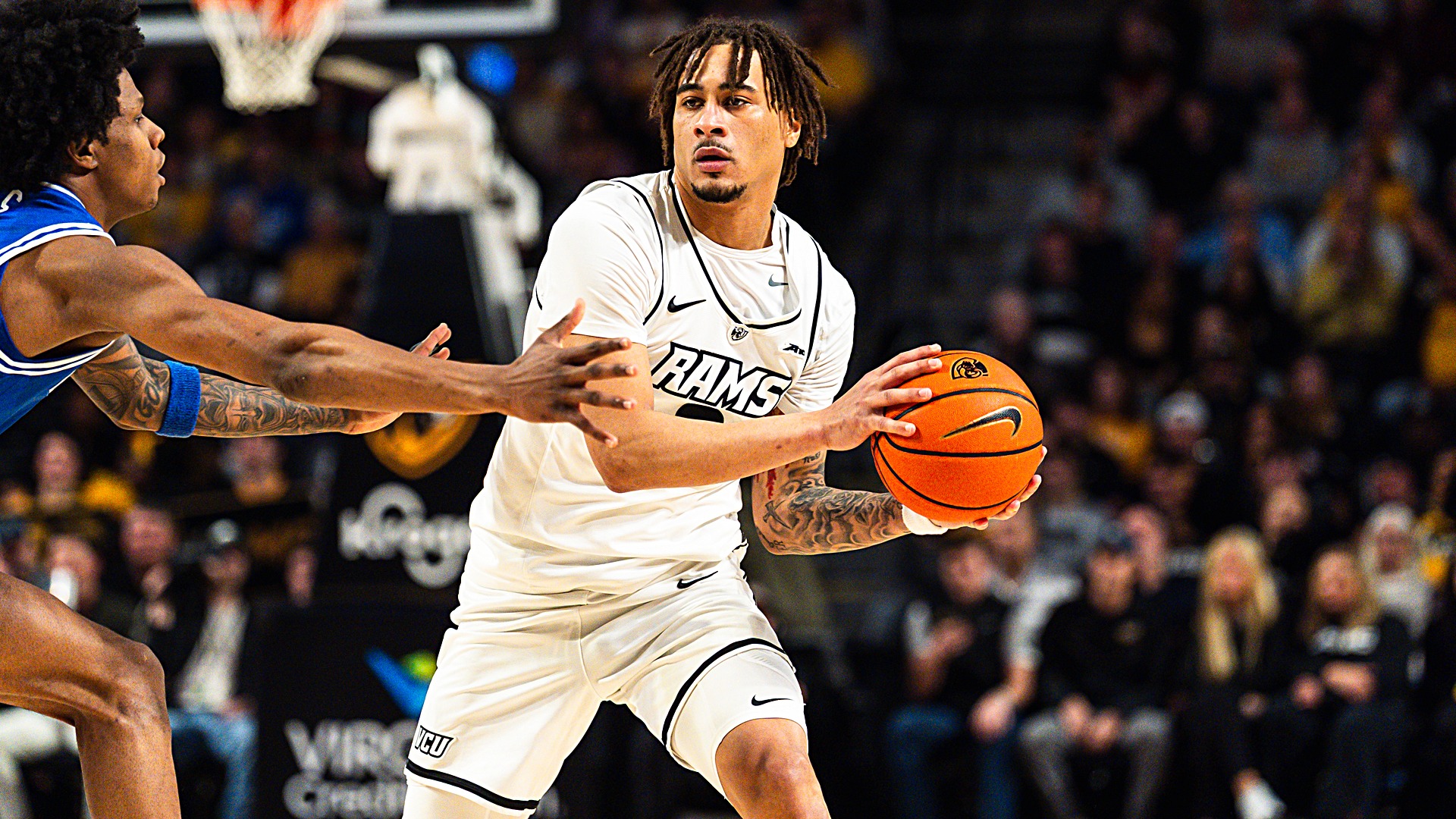 Jadrian Tracey look vs. Saint Louis