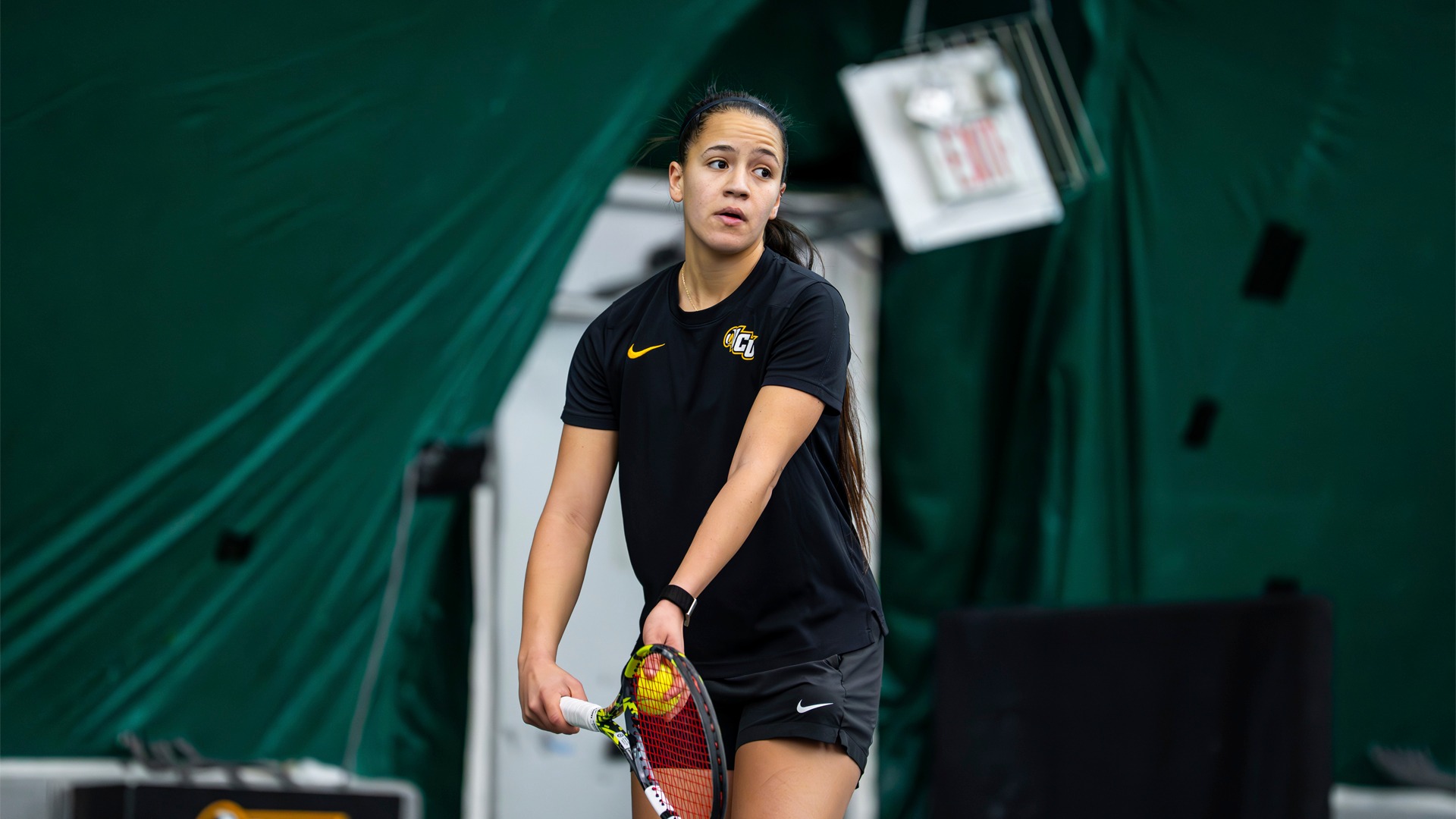 Mariam Ibrahim serve