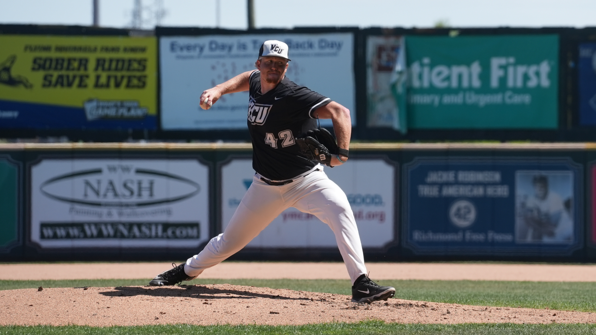 Elias Holbert delivers pitch vs. Saint Louis