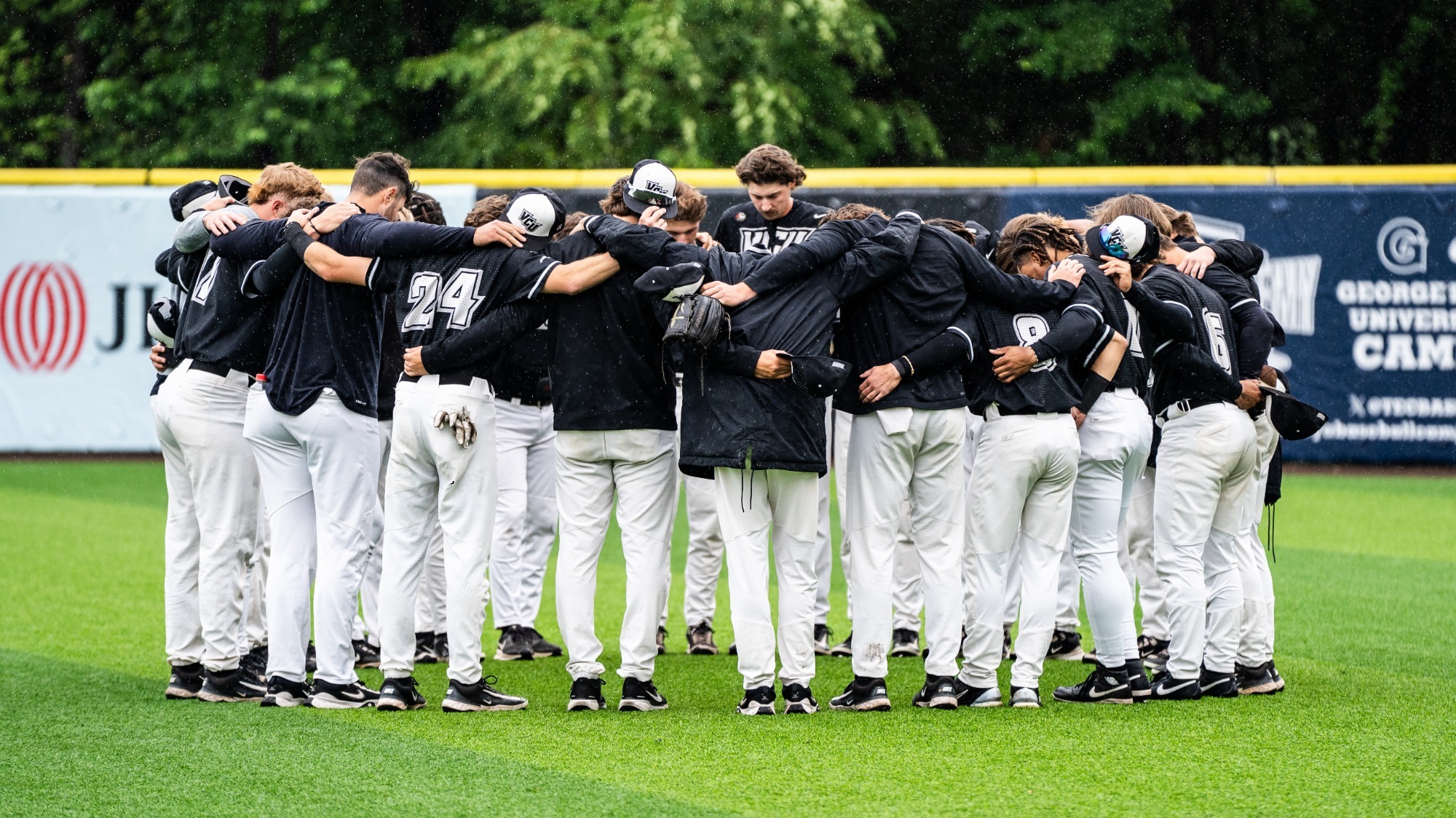 VCU huddles before A-10 Tournament game