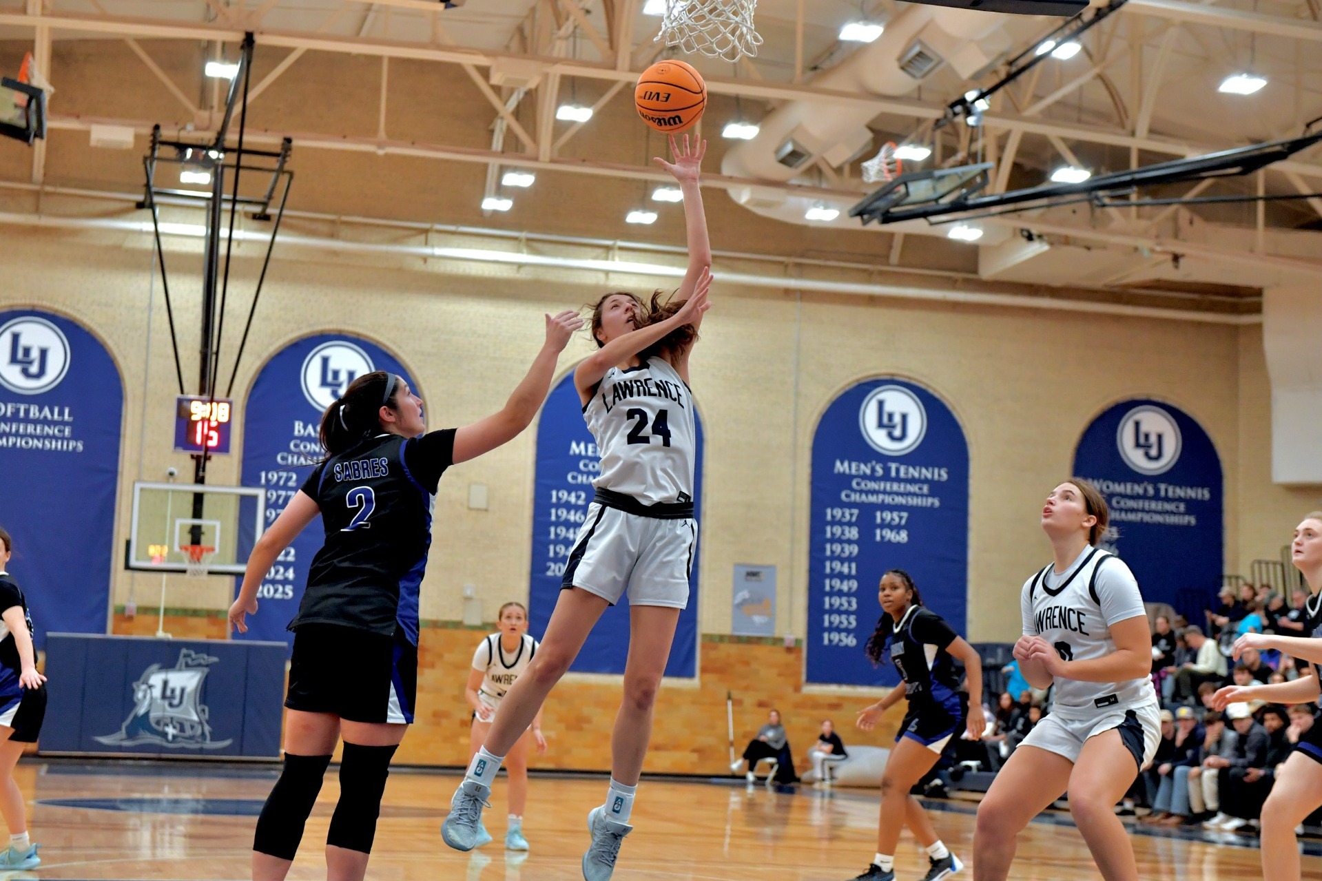 womens basketball action shot of sophie morey 