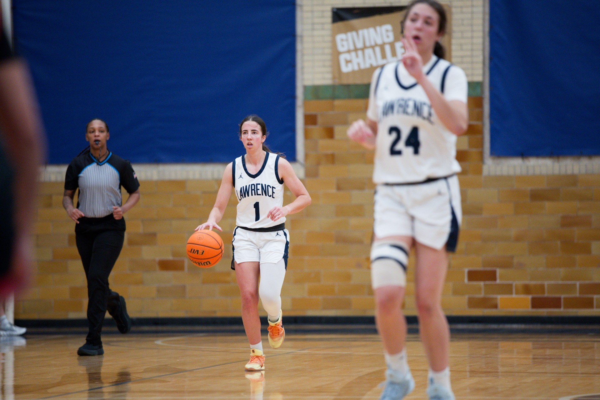 womens basketball shot of josie eager and sophie morey 