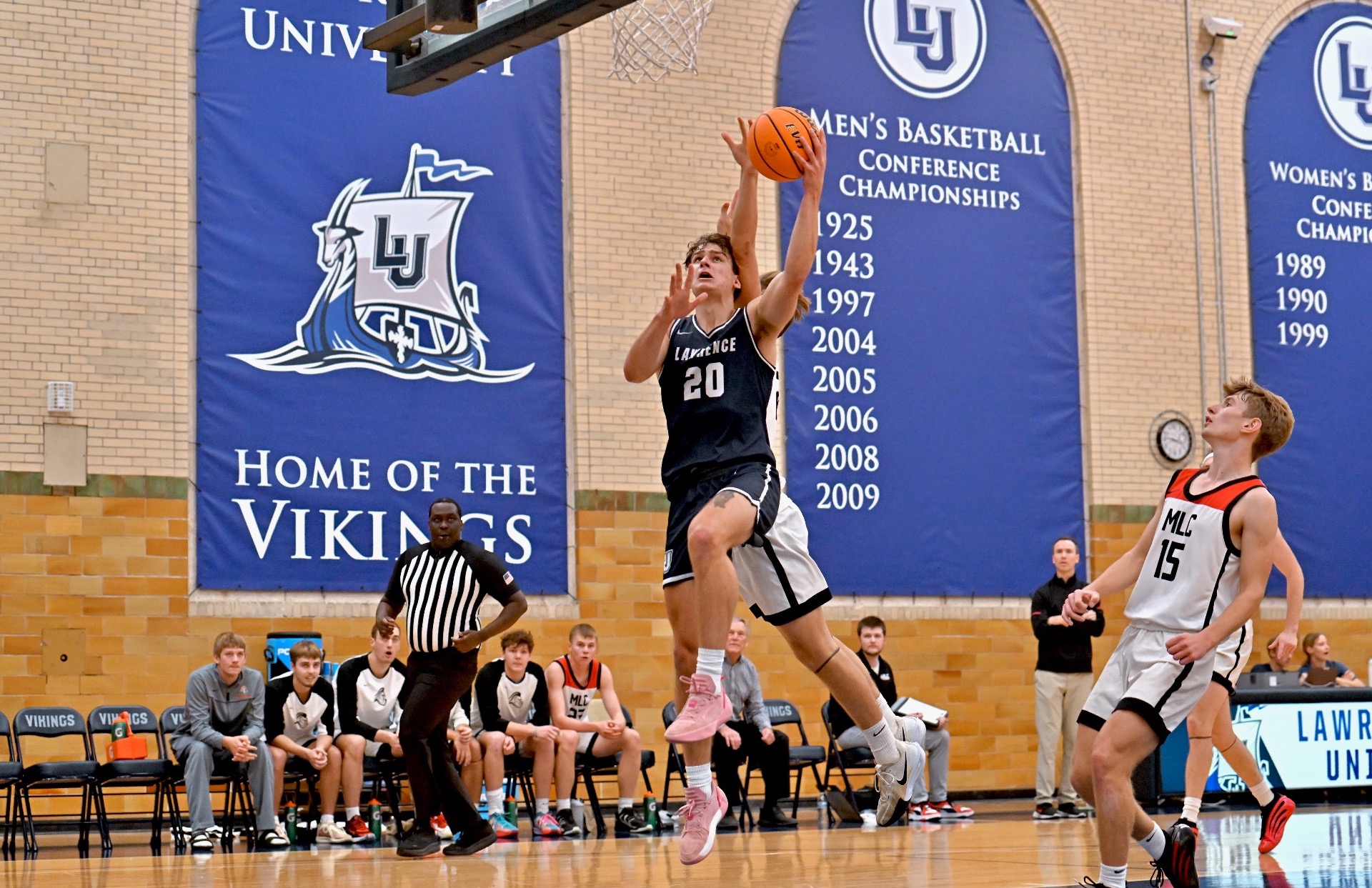 mbb action shot of Casey Schonecker 